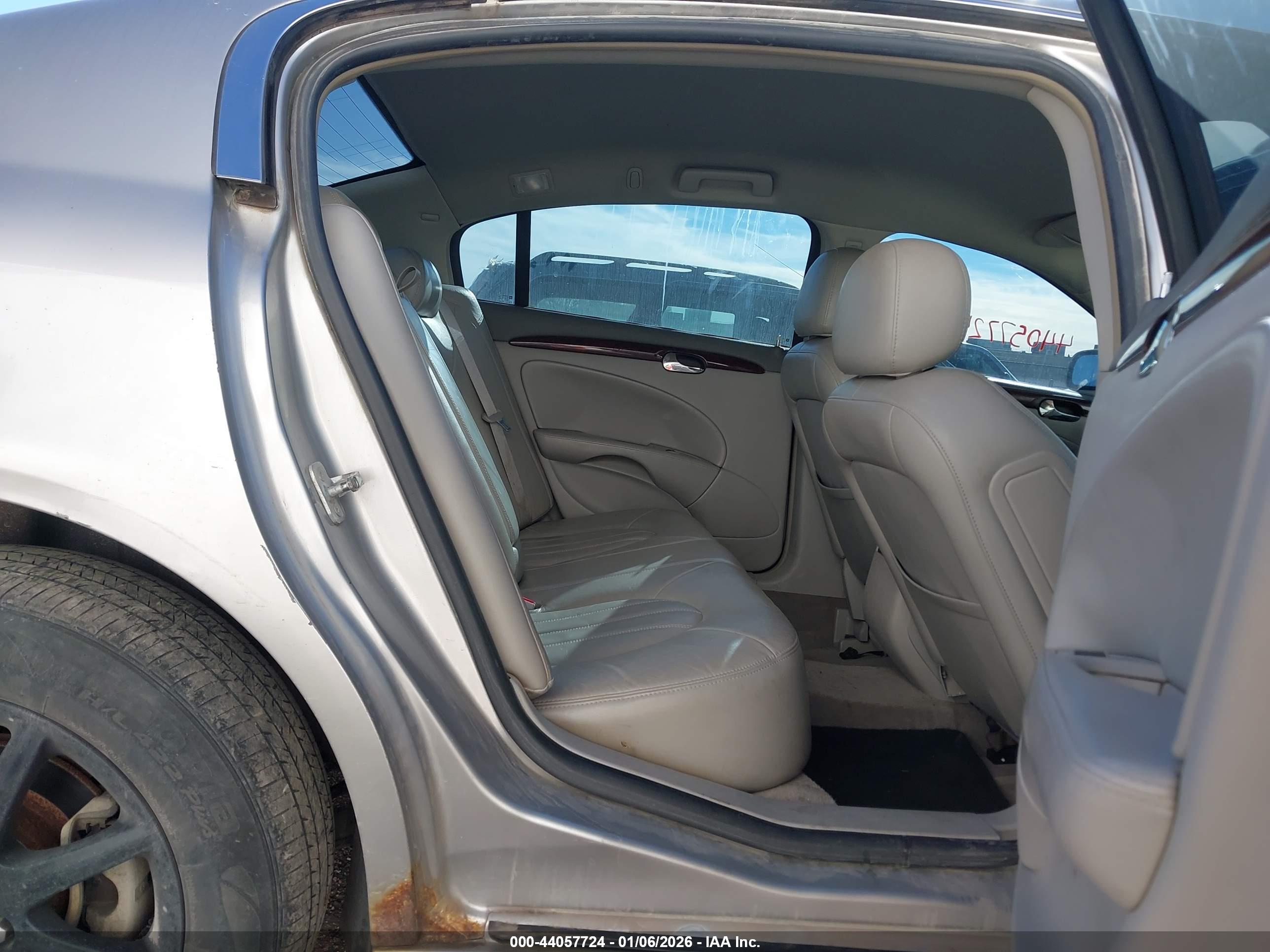 BUICK LUCERNE image 8