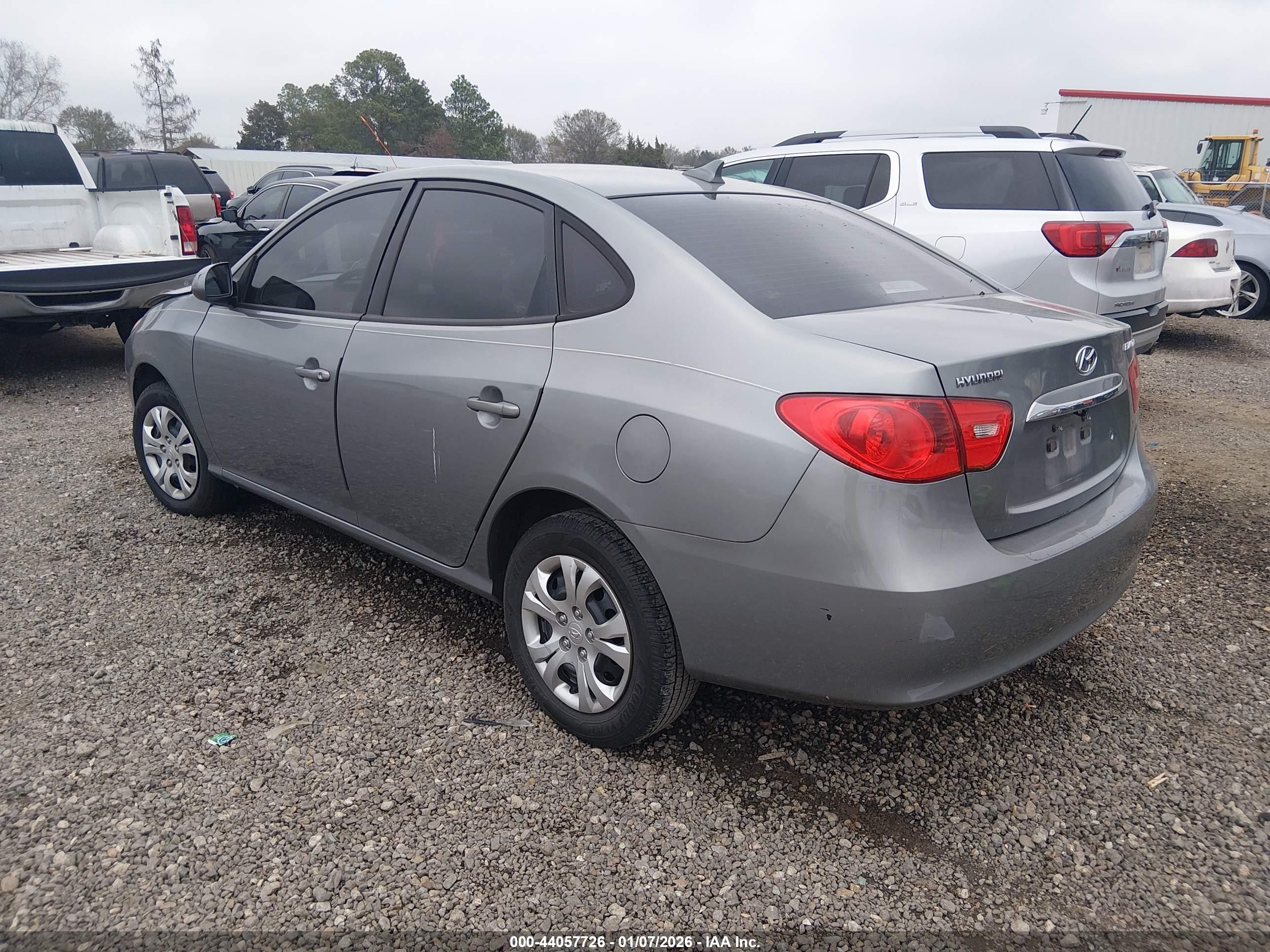 HYUNDAI ELANTRA image 3