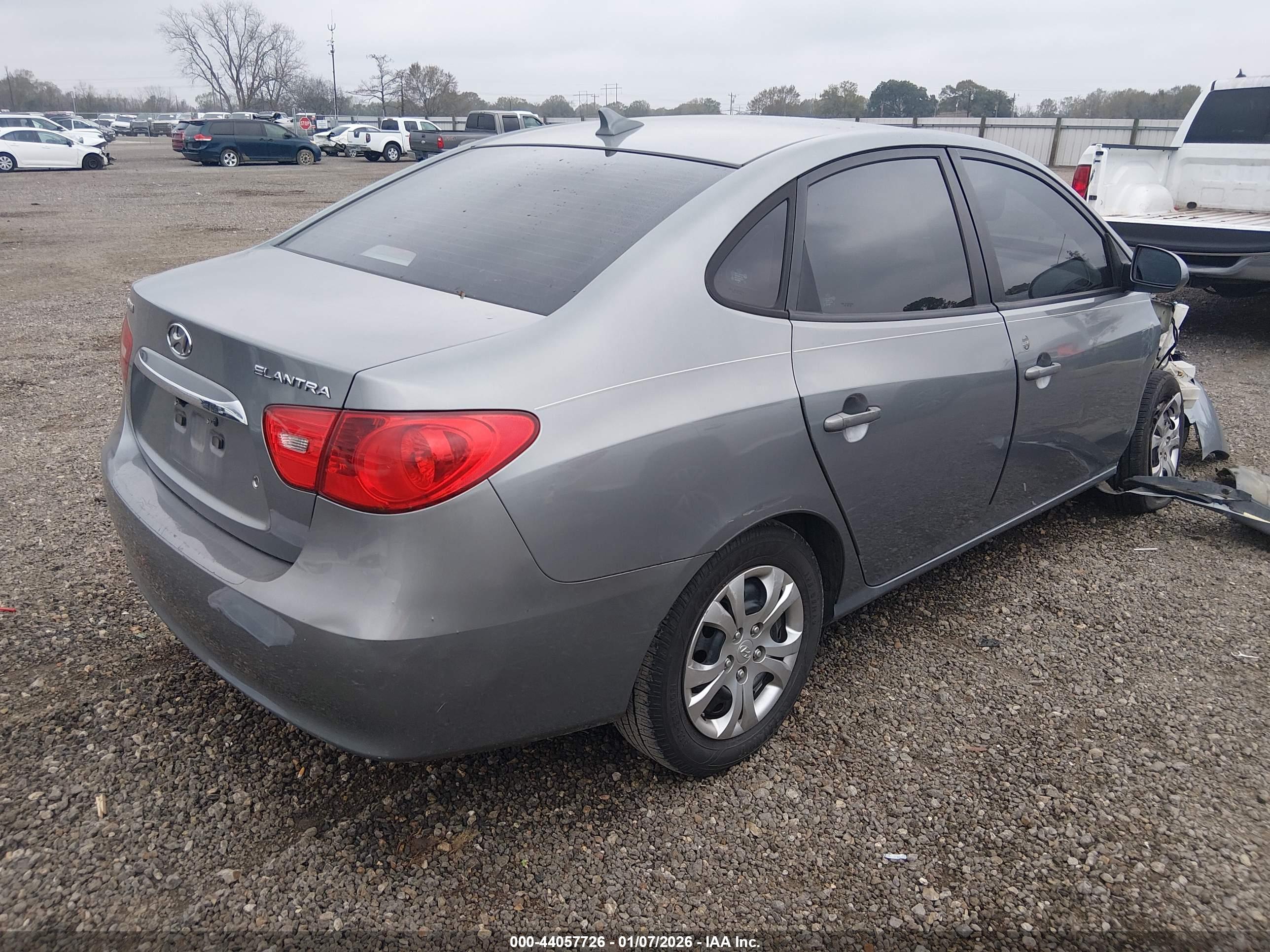 HYUNDAI ELANTRA image 4