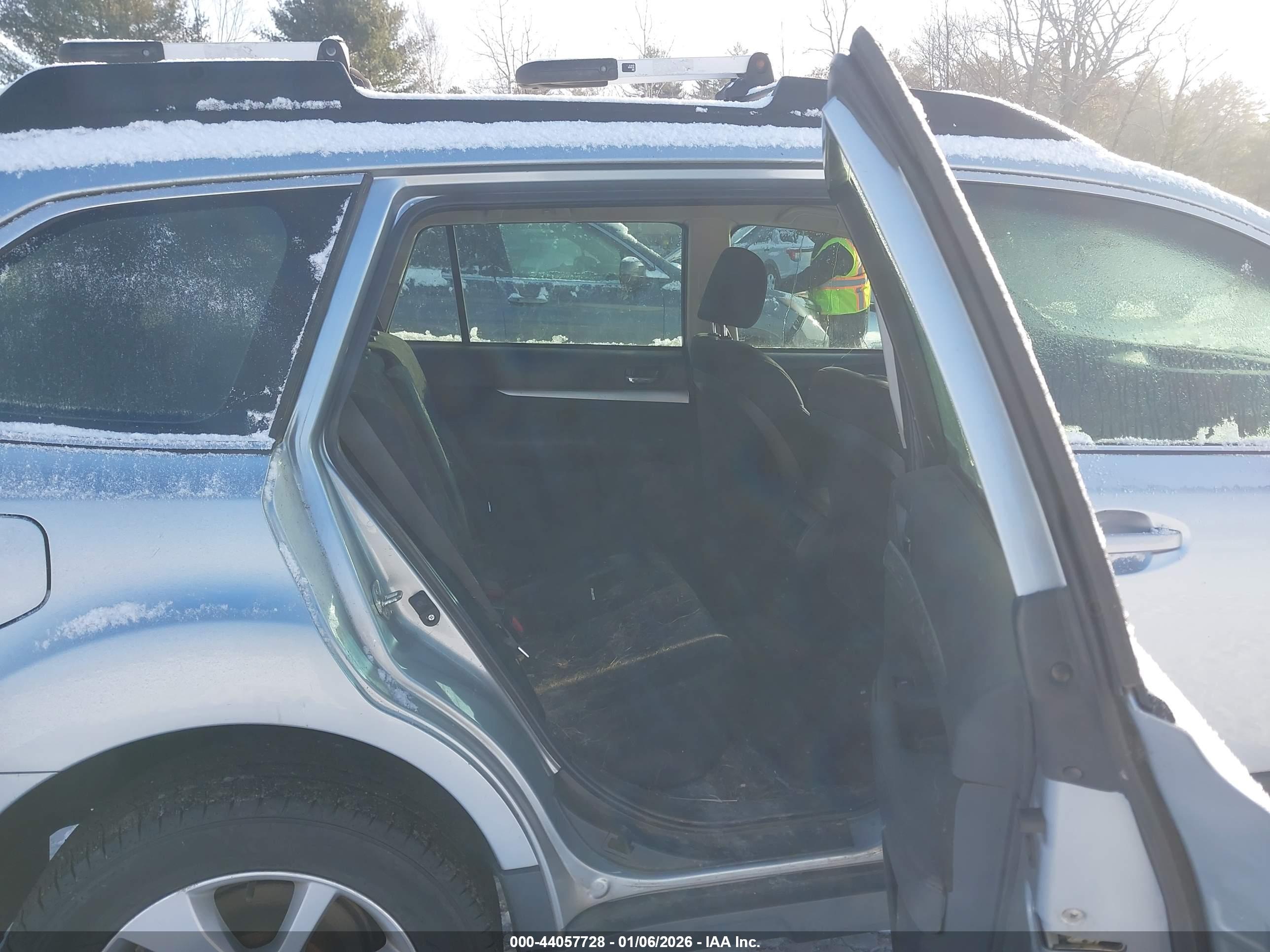 SUBARU OUTBACK image 8