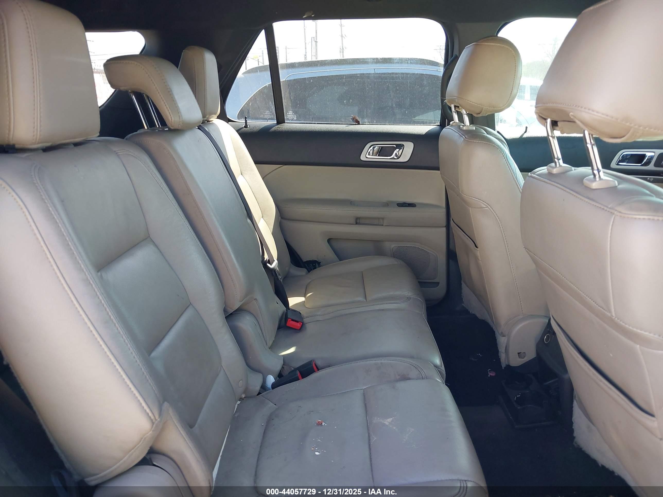 FORD EXPLORER image 8