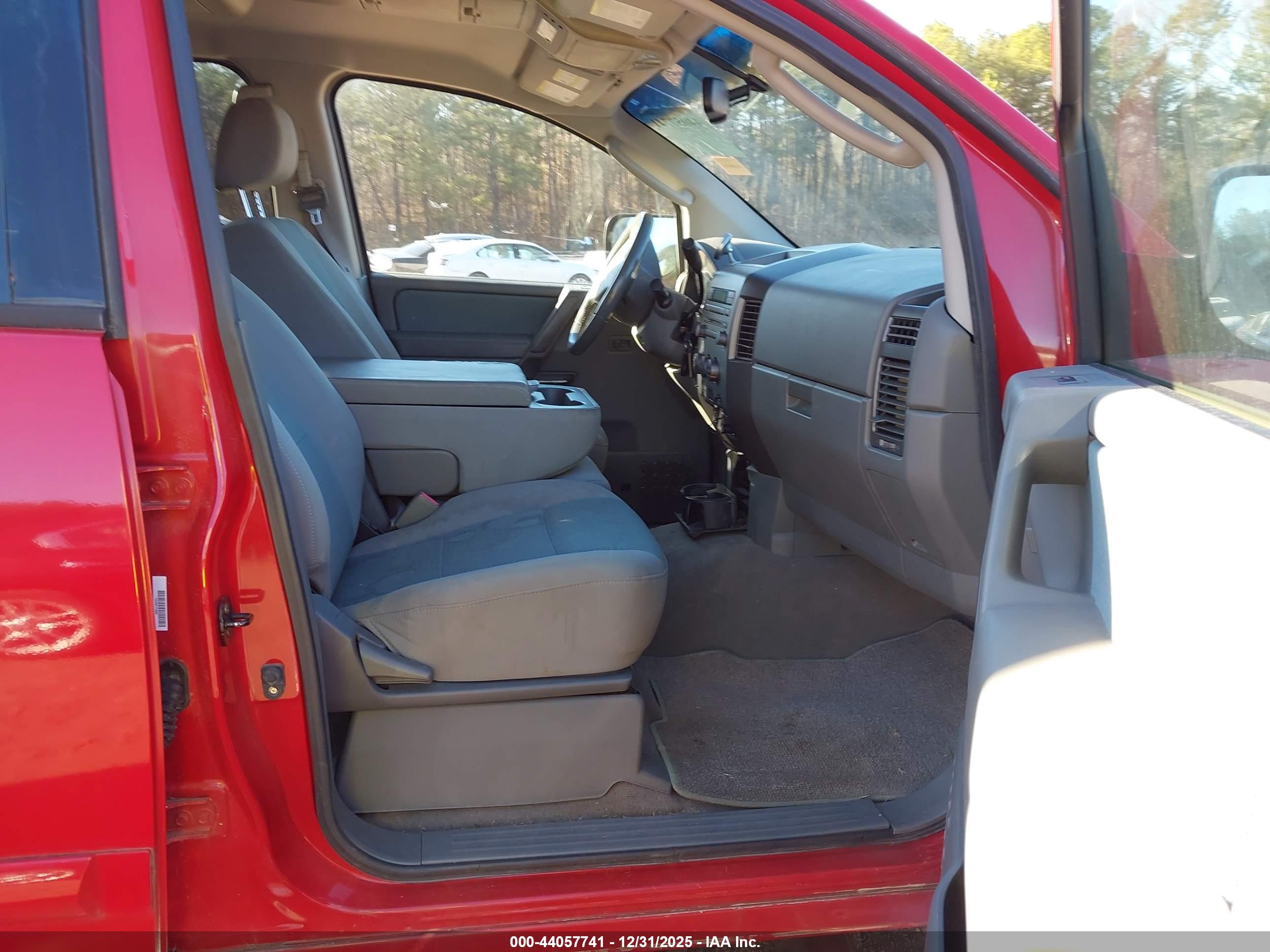 NISSAN TITAN image 5