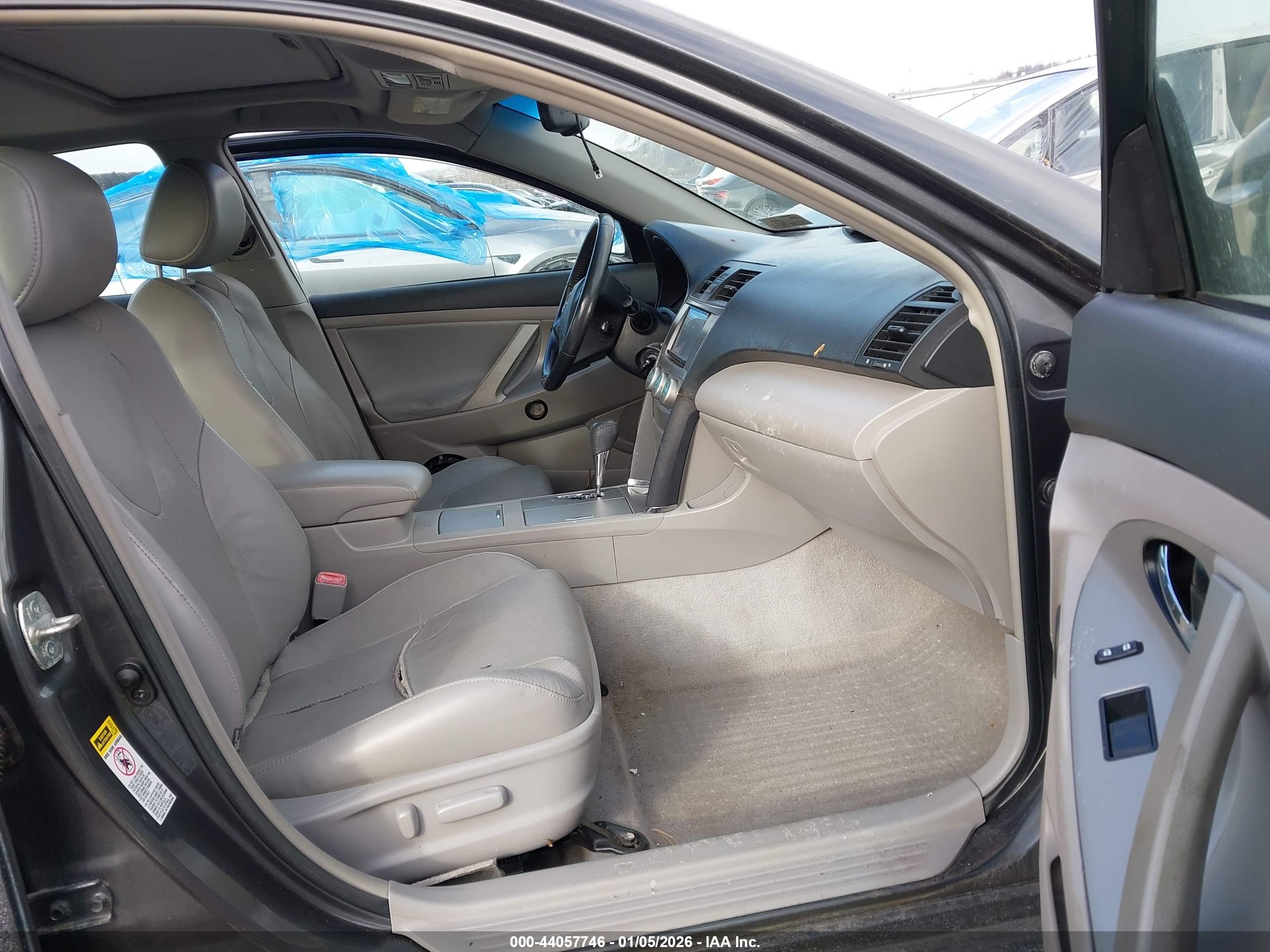 TOYOTA CAMRY image 5