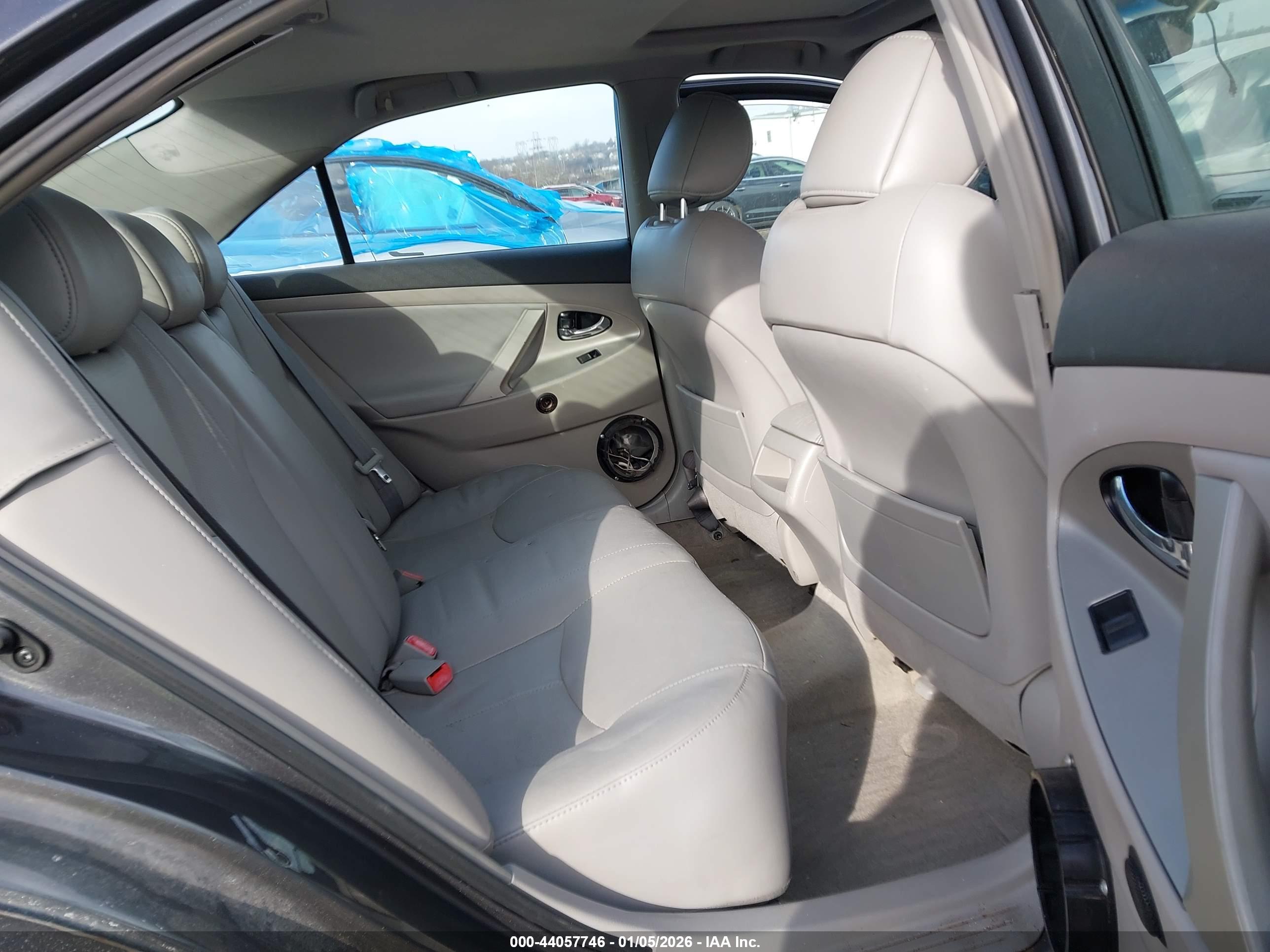 TOYOTA CAMRY image 8