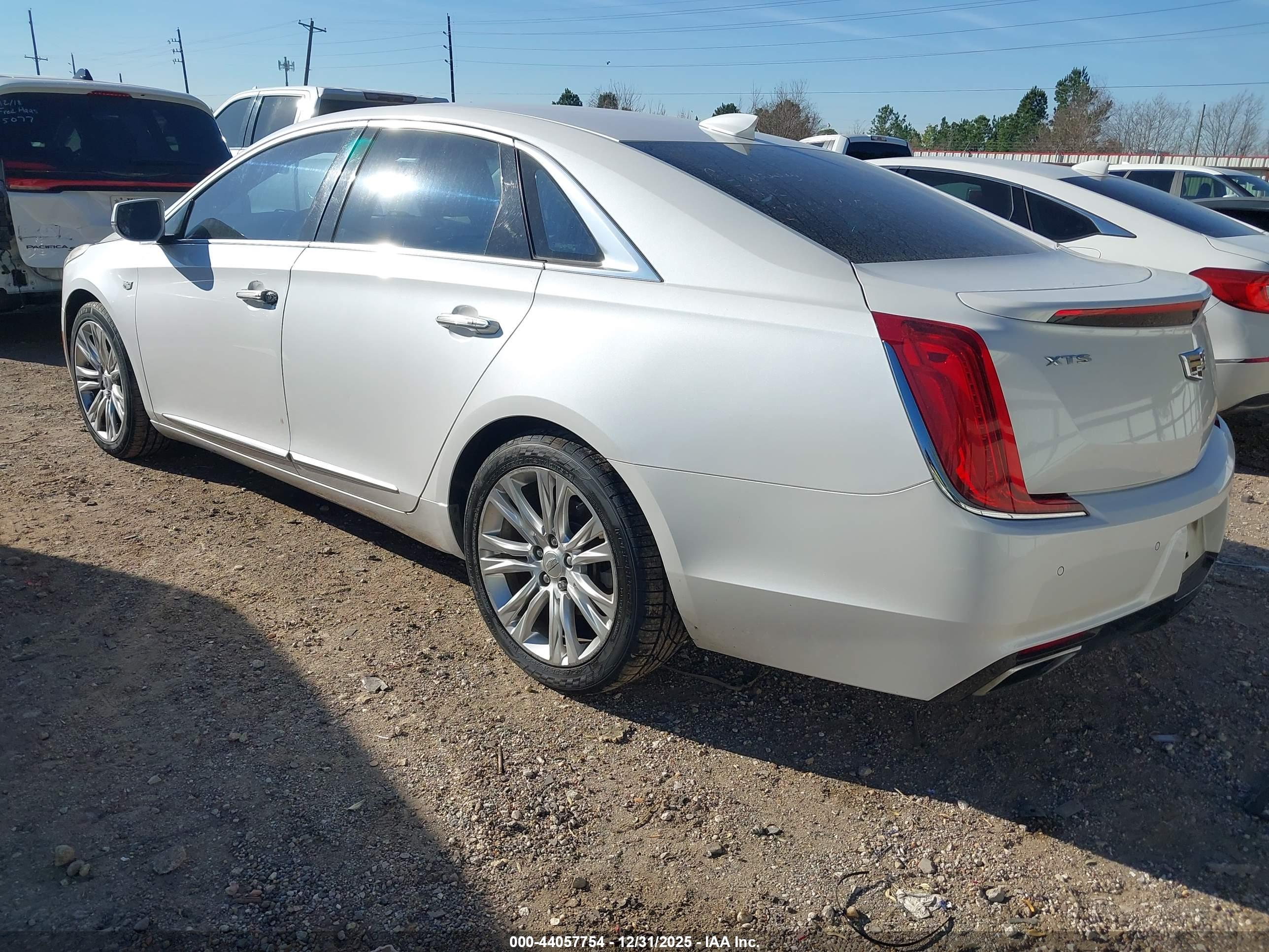 CADILLAC XTS image 3