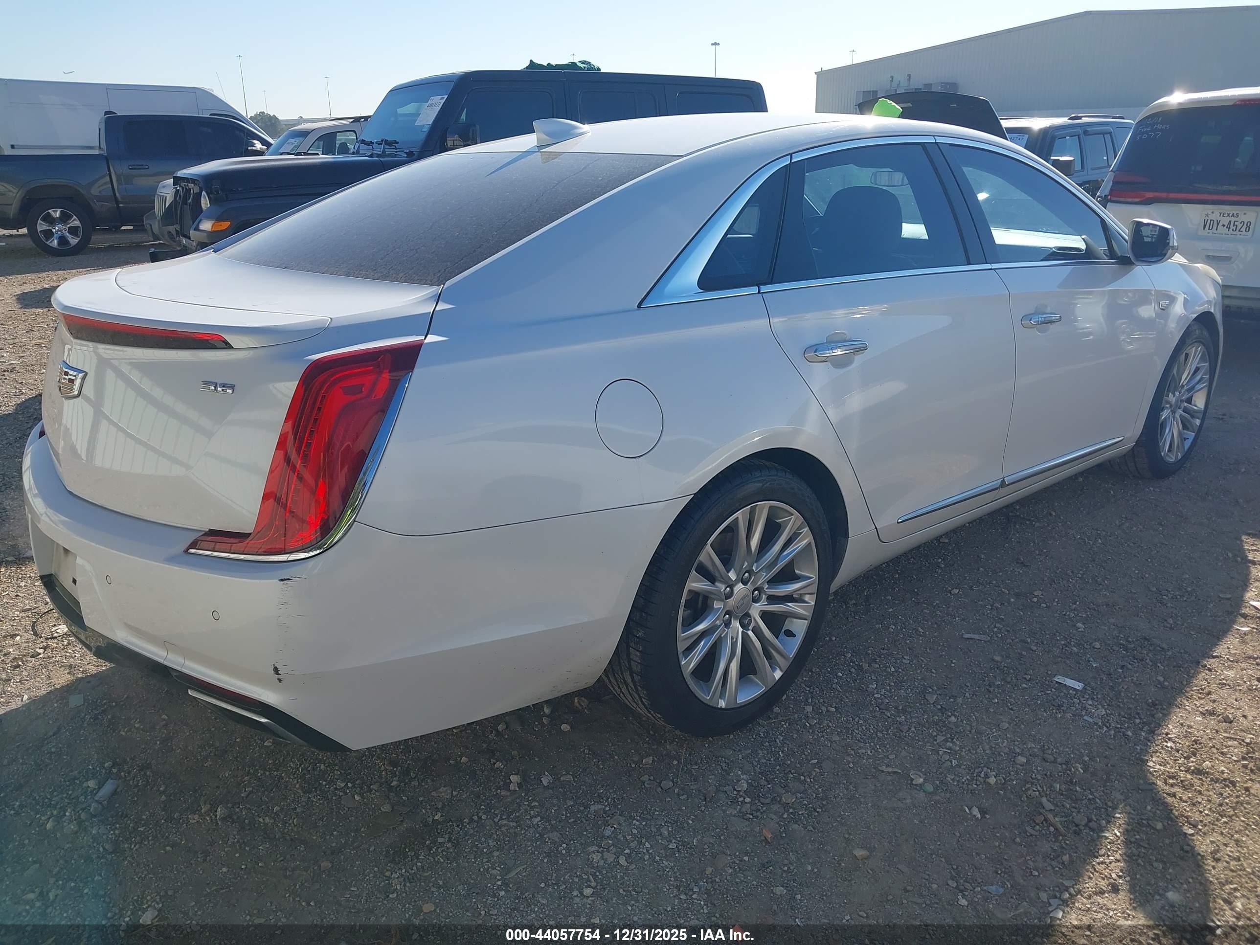 CADILLAC XTS image 4