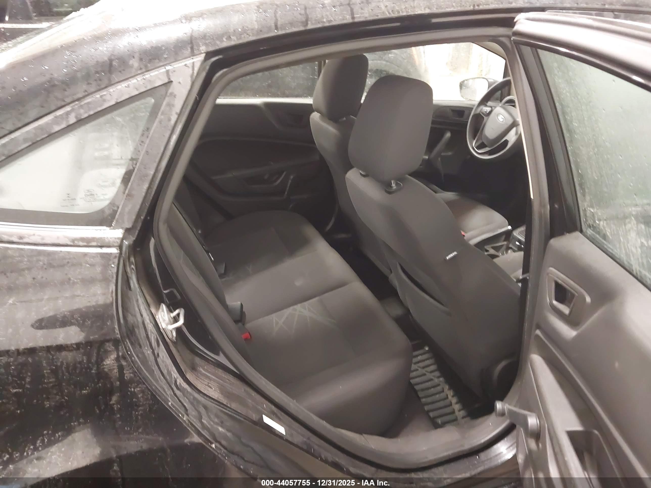 FORD FIESTA image 8