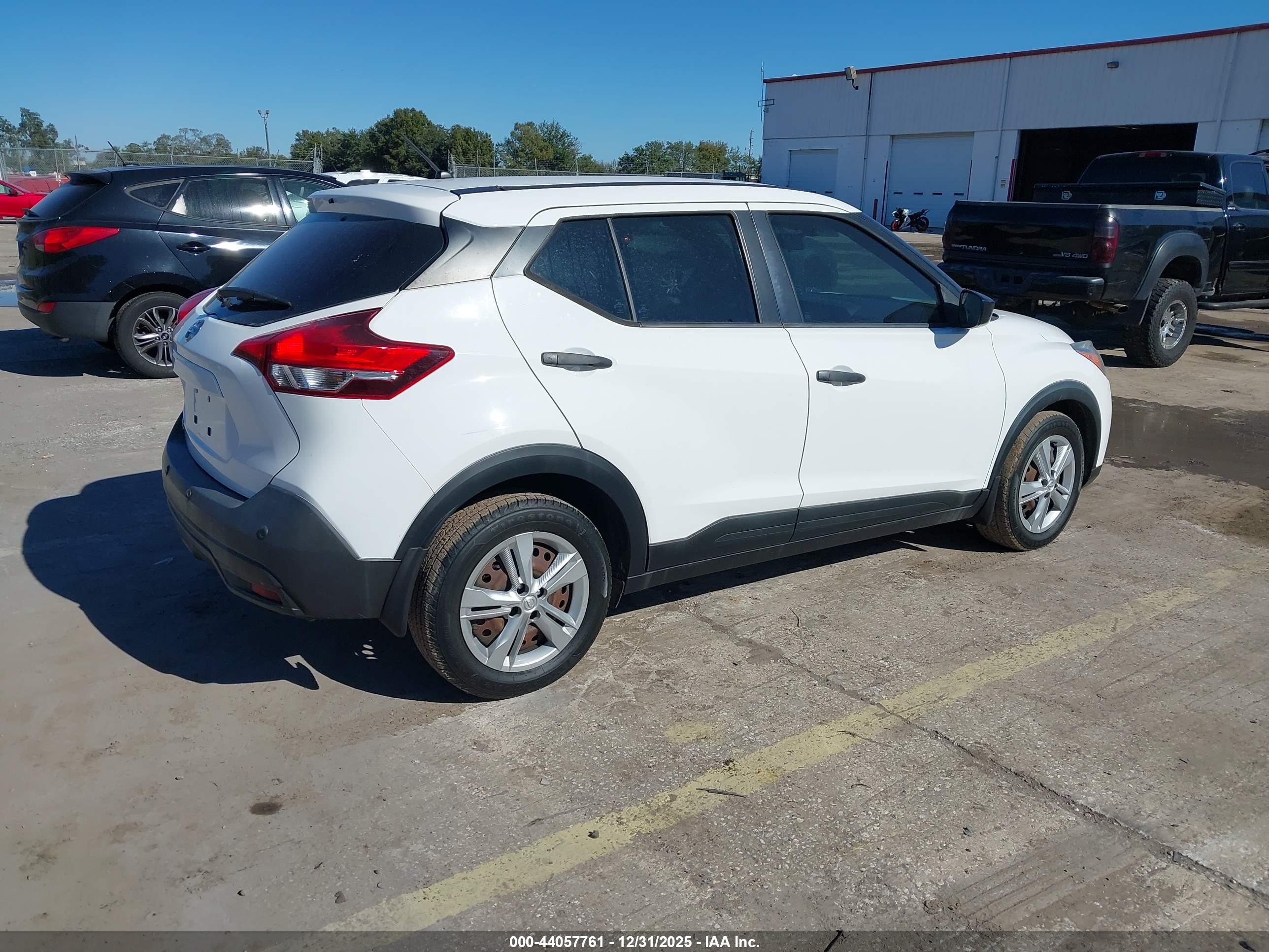 NISSAN KICKS image 4