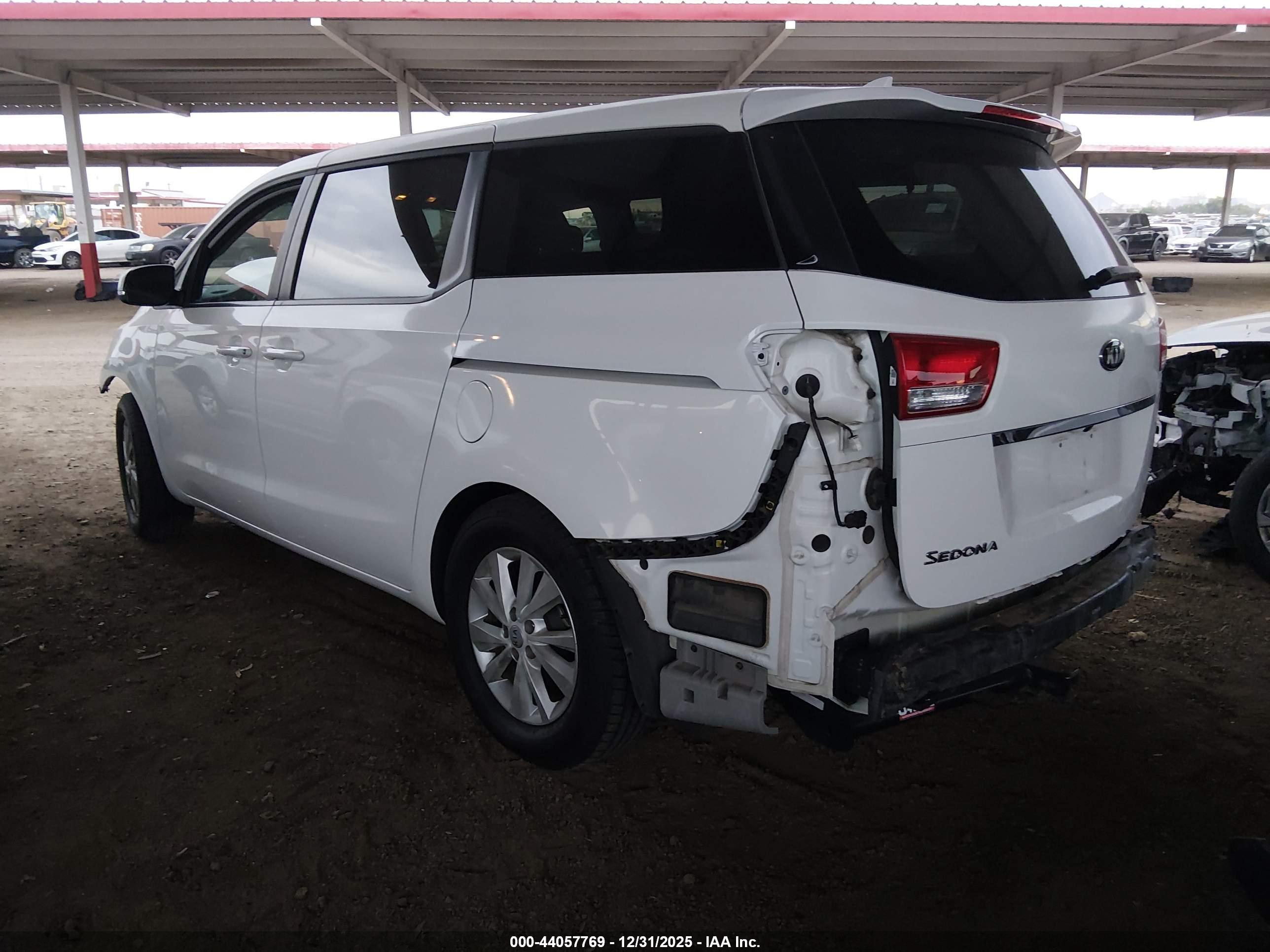 KIA SEDONA image 3