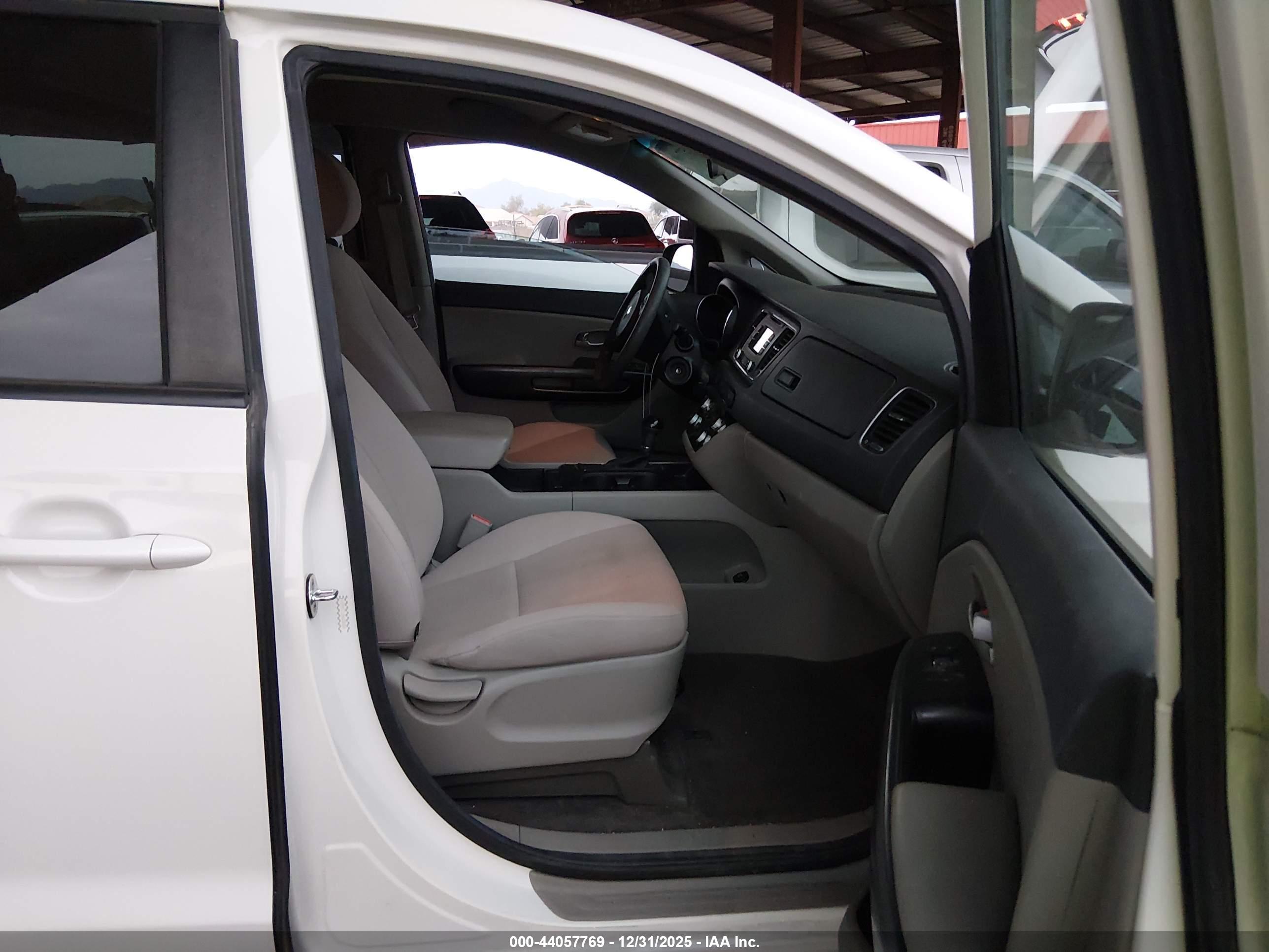 KIA SEDONA image 5