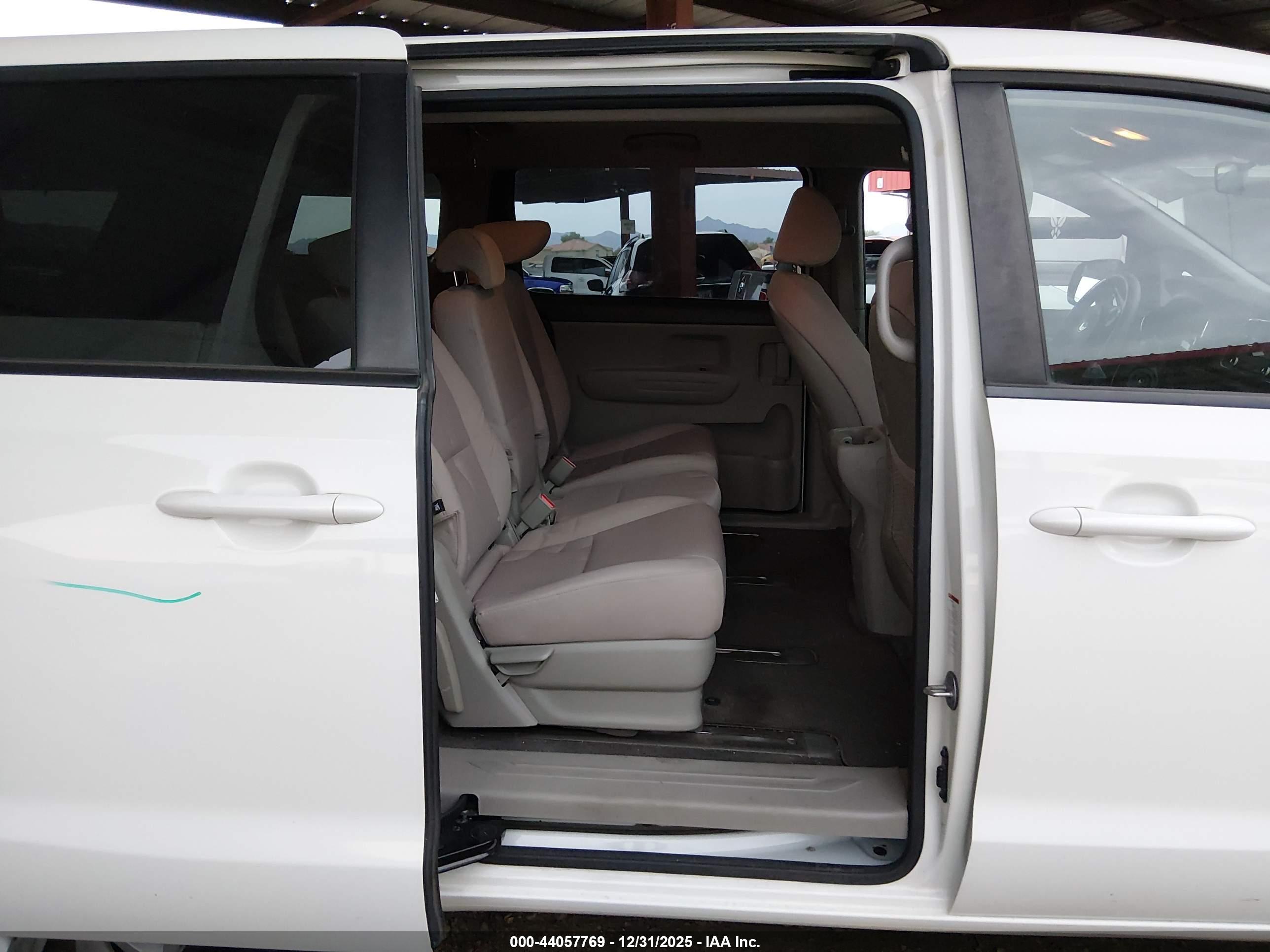 KIA SEDONA image 8