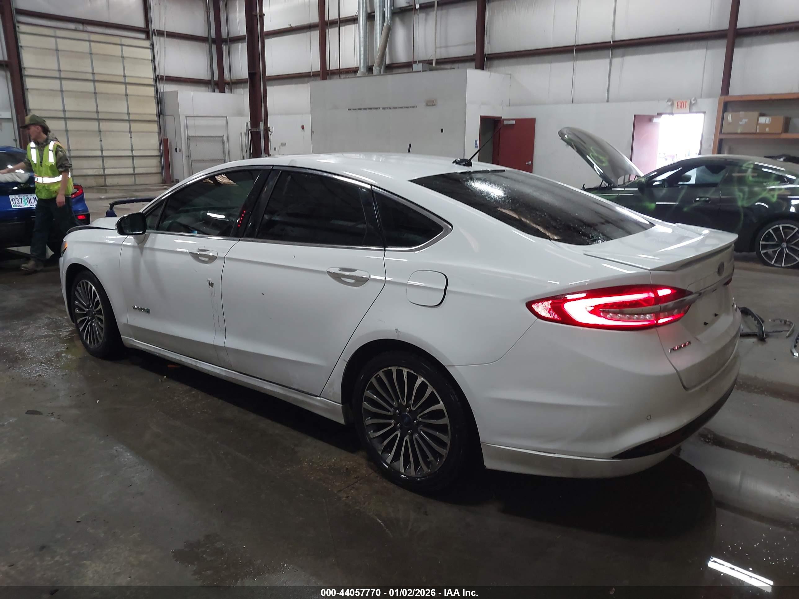 FORD FUSION image 3