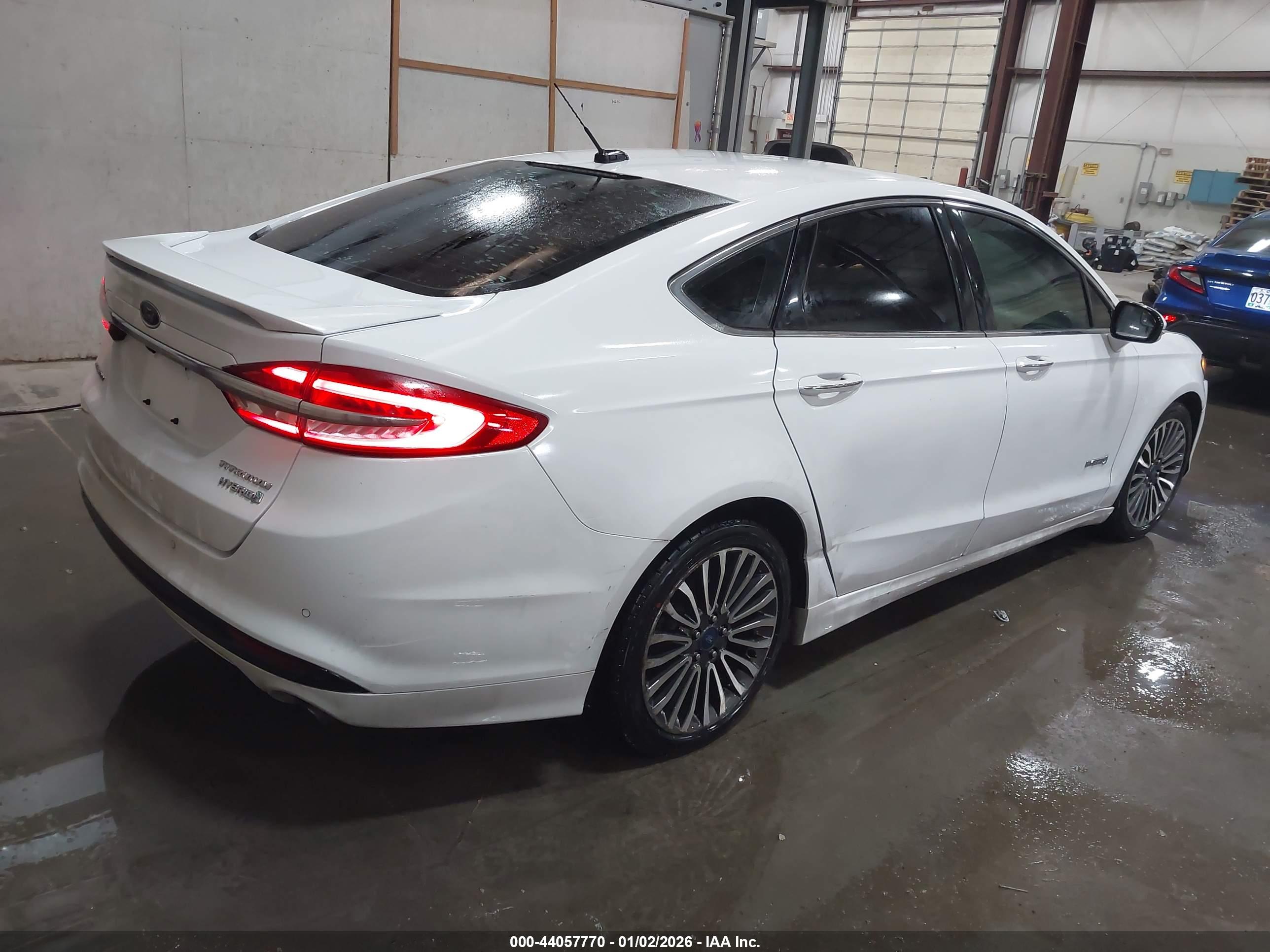 FORD FUSION image 4