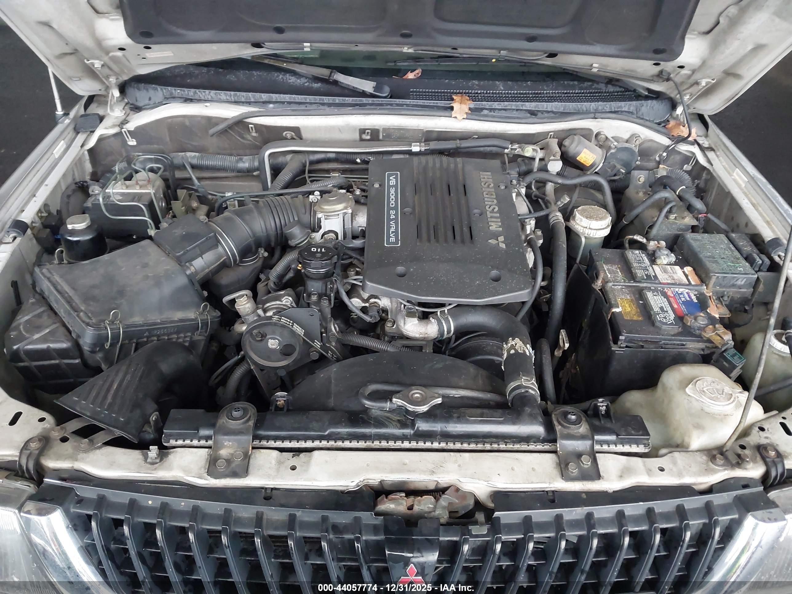 MITSUBISHI MONTERO image 10