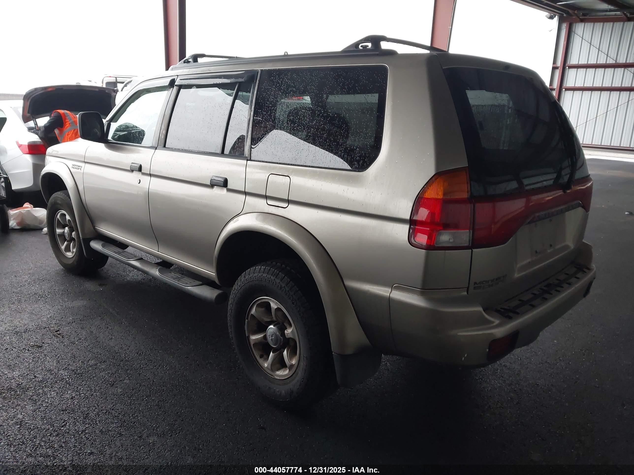 MITSUBISHI MONTERO image 3