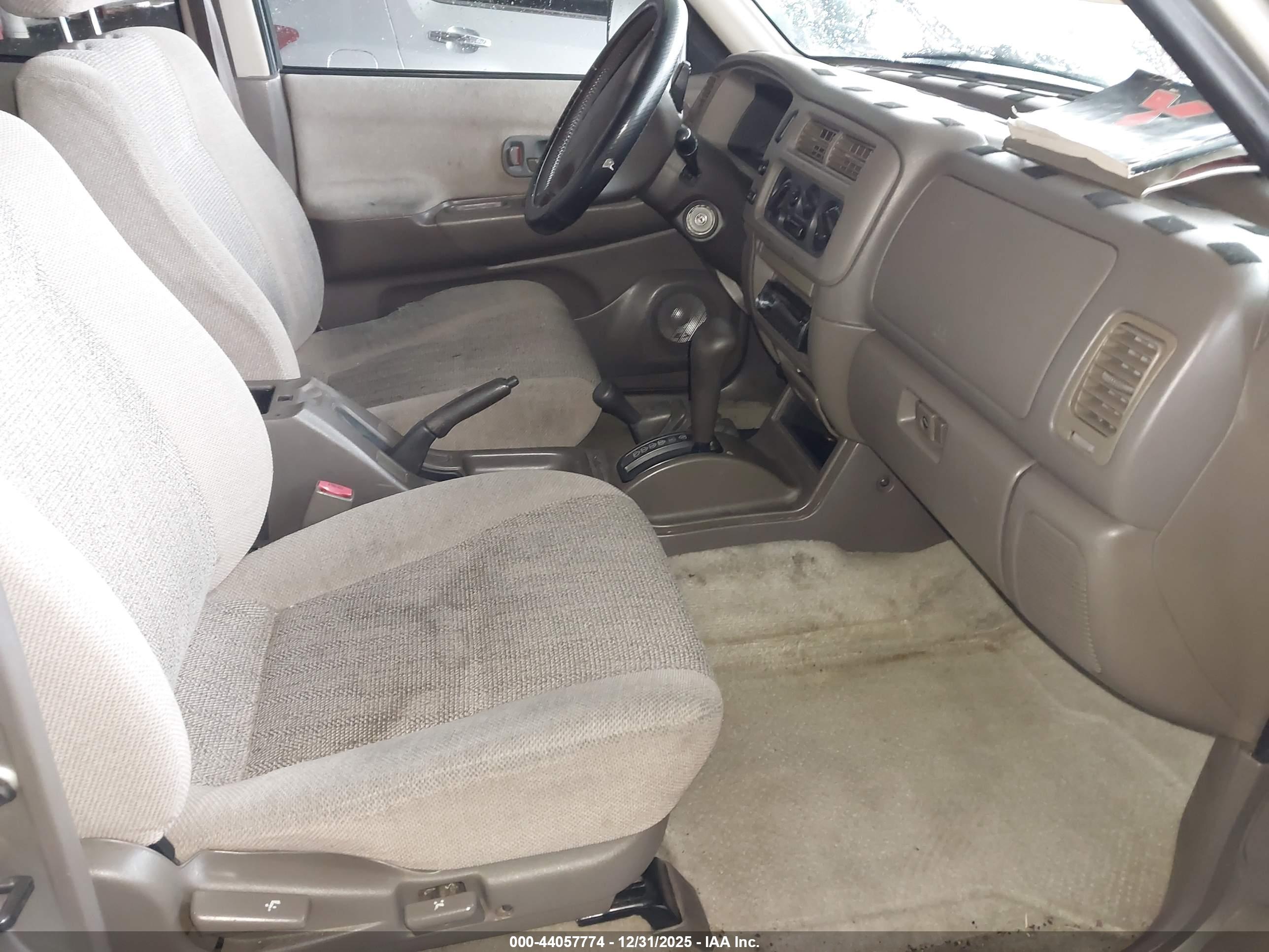 MITSUBISHI MONTERO image 5