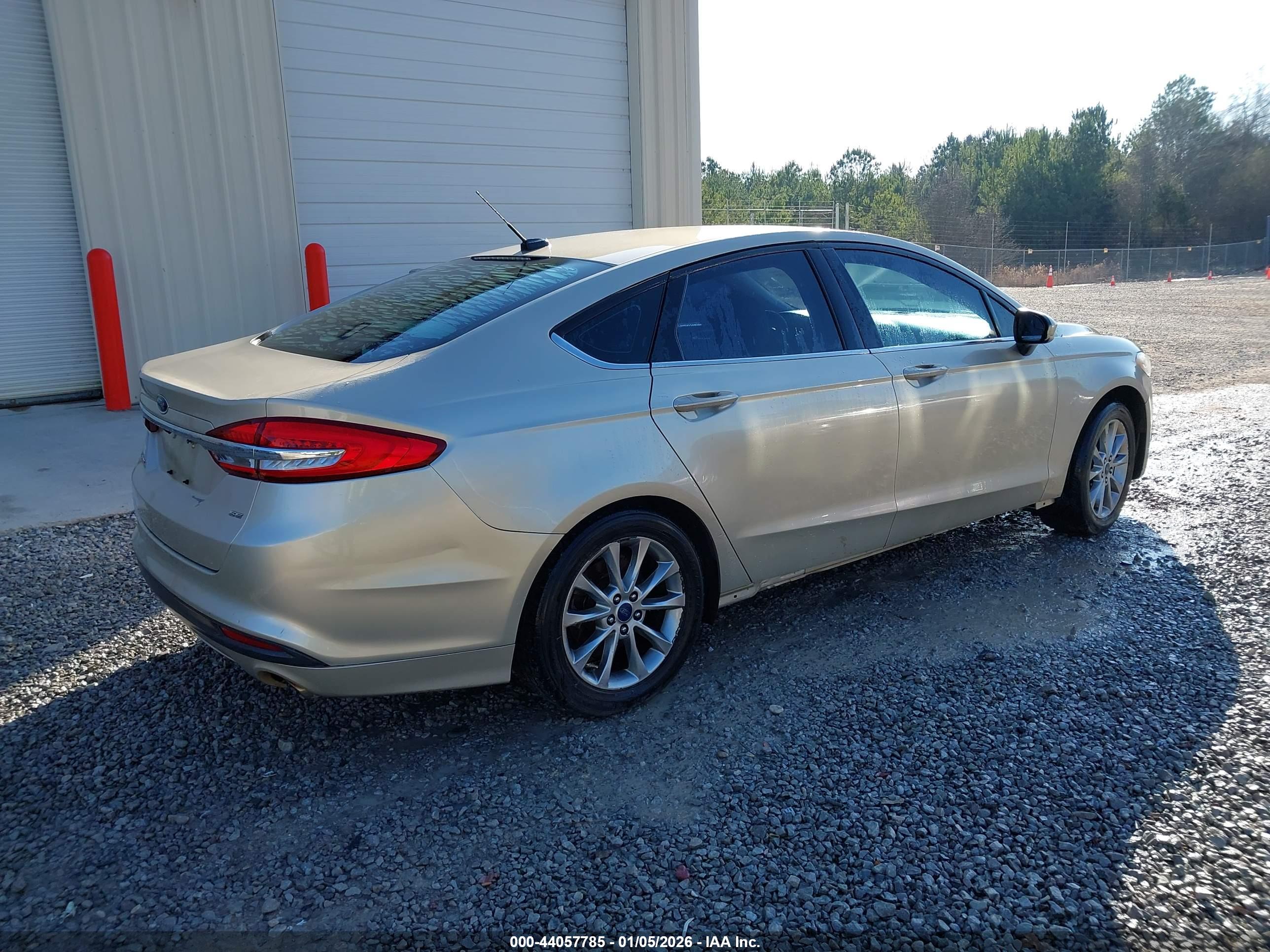 FORD FUSION image 4