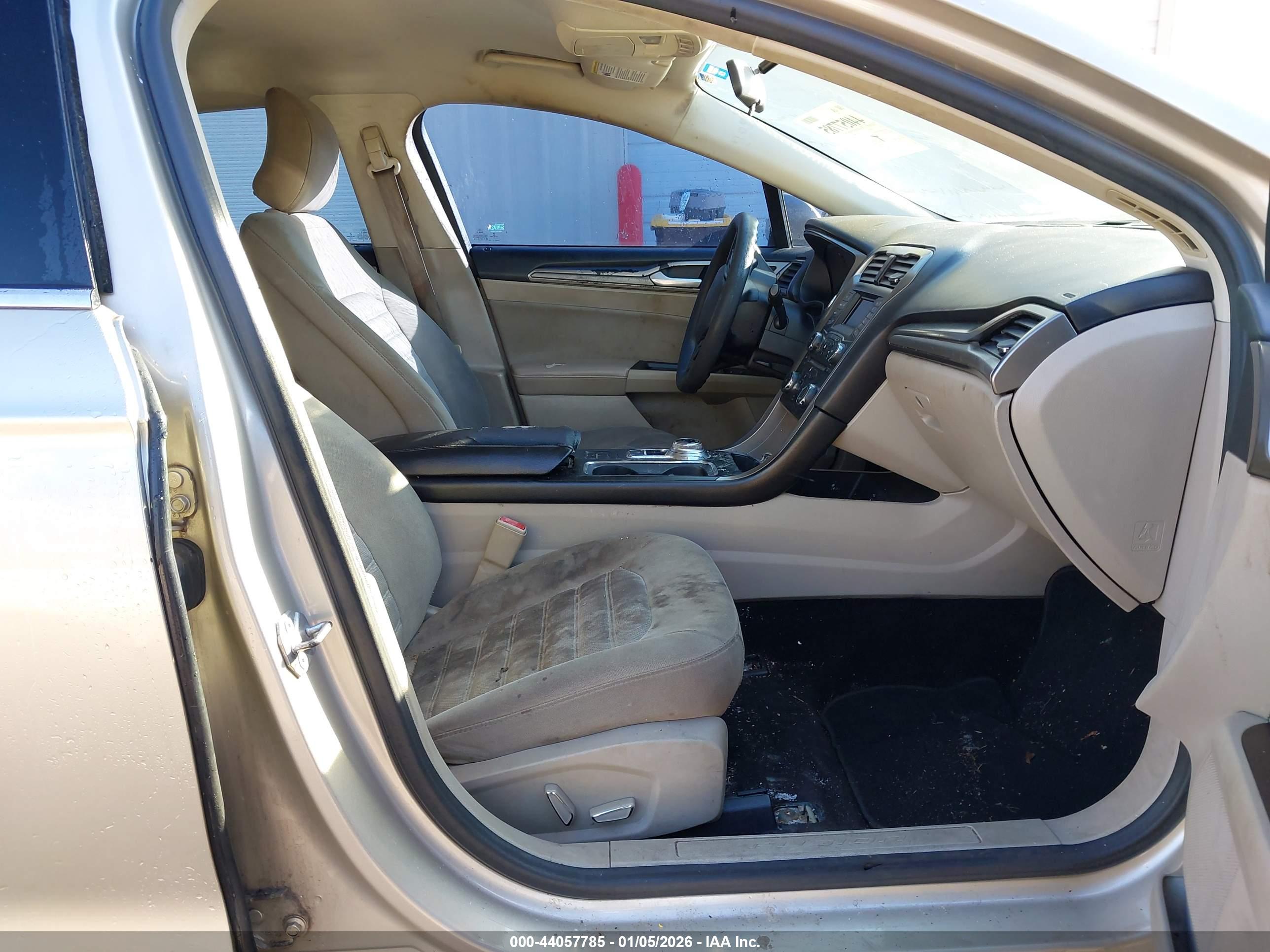 FORD FUSION image 5