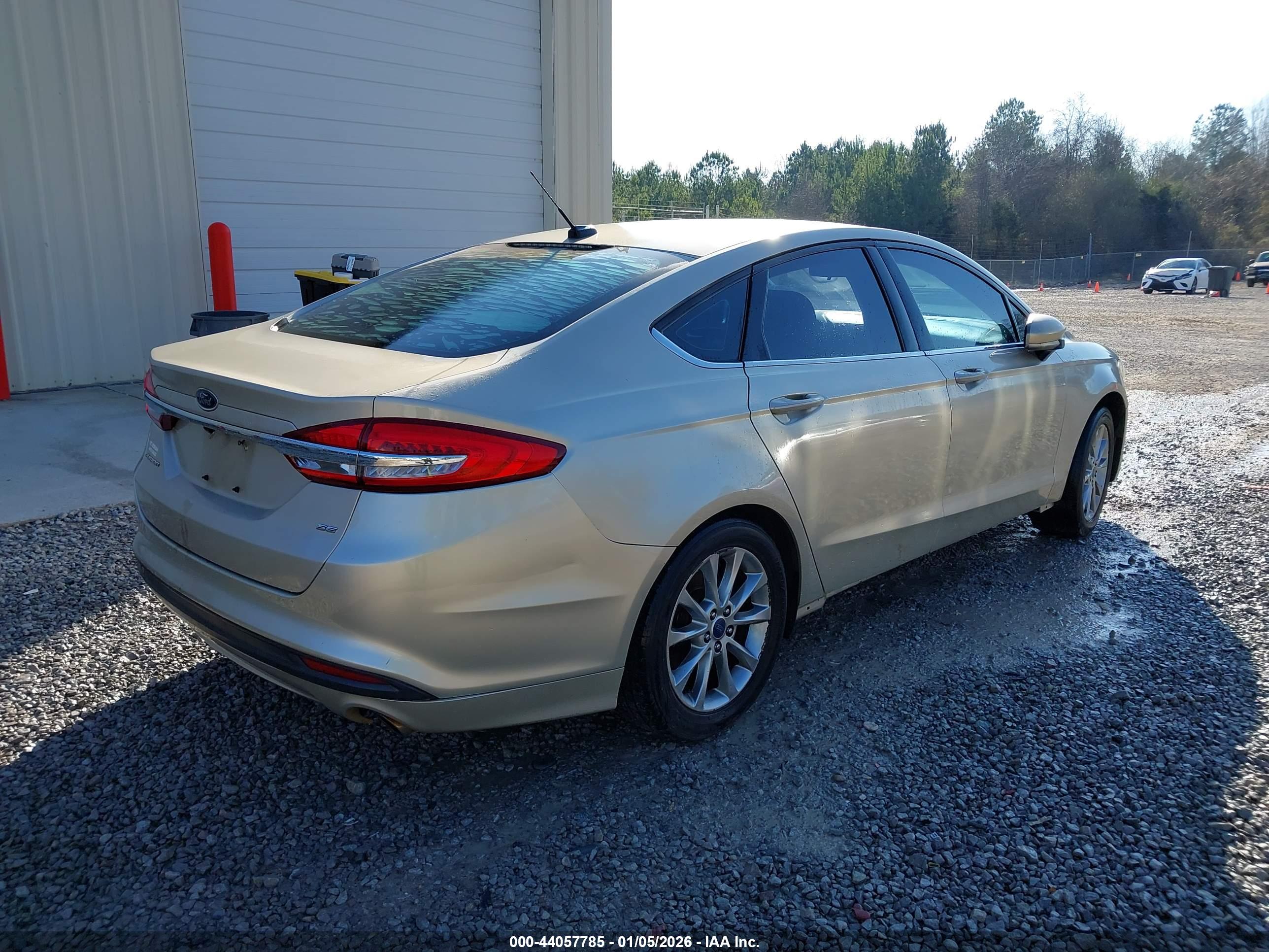 FORD FUSION image 6