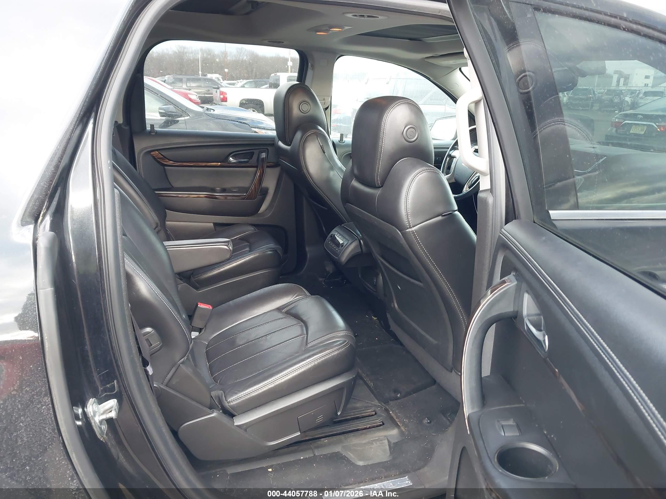 GMC ACADIA image 8