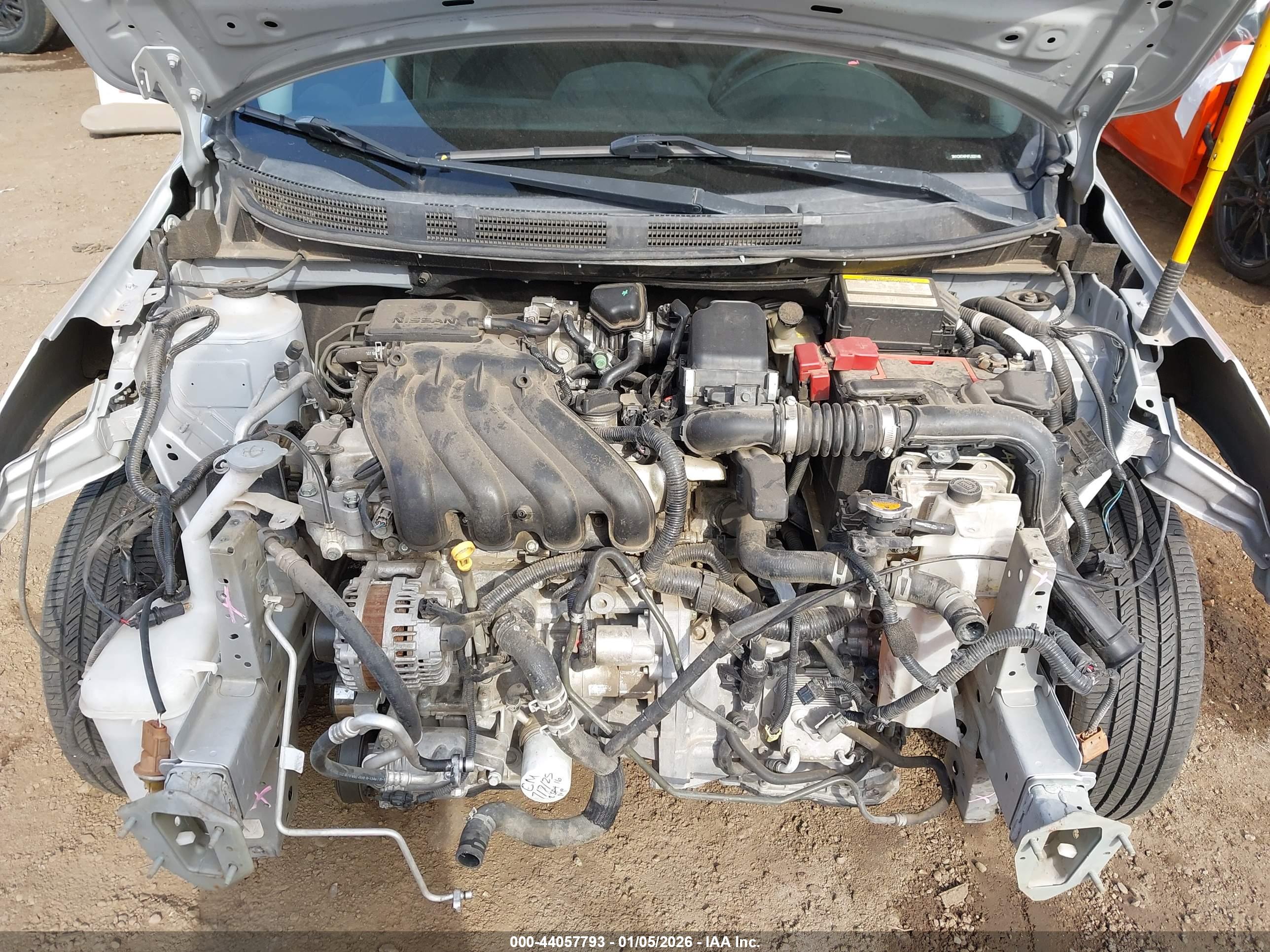 NISSAN VERSA image 10