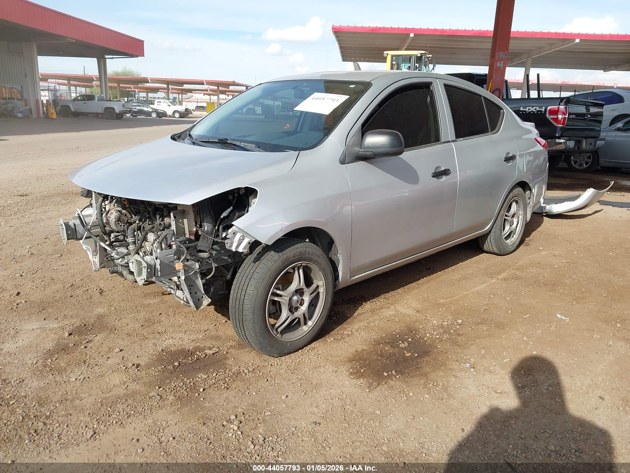 NISSAN VERSA image 2