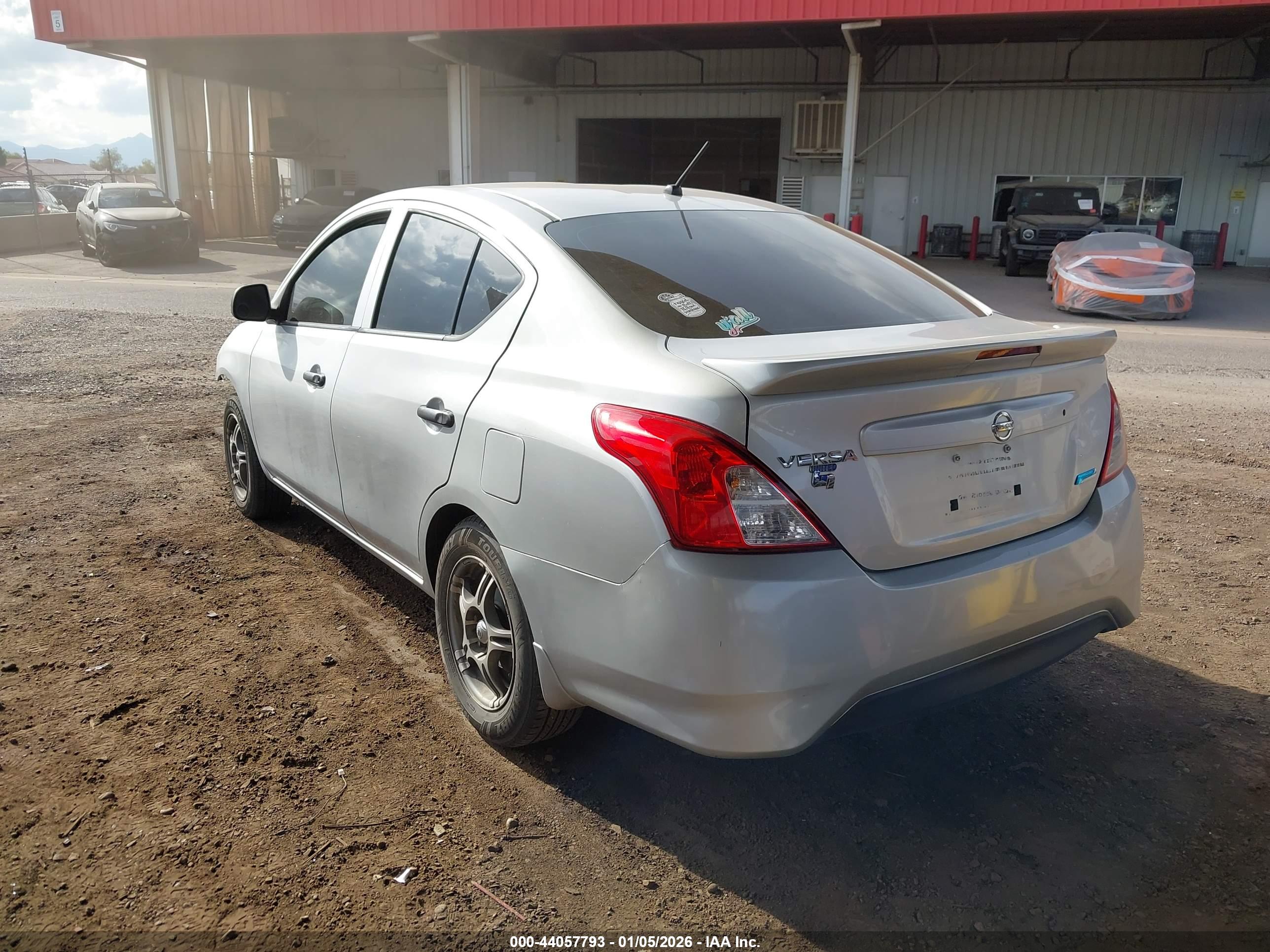 NISSAN VERSA image 3