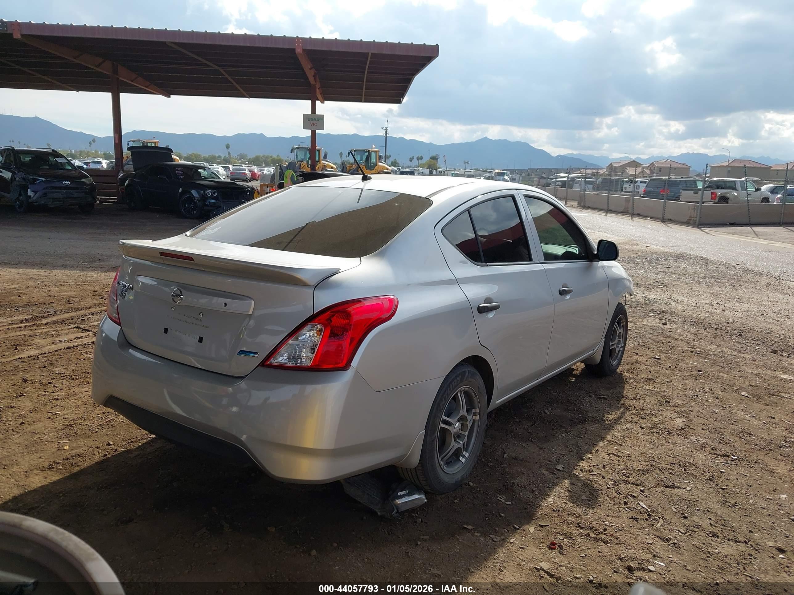 NISSAN VERSA image 4