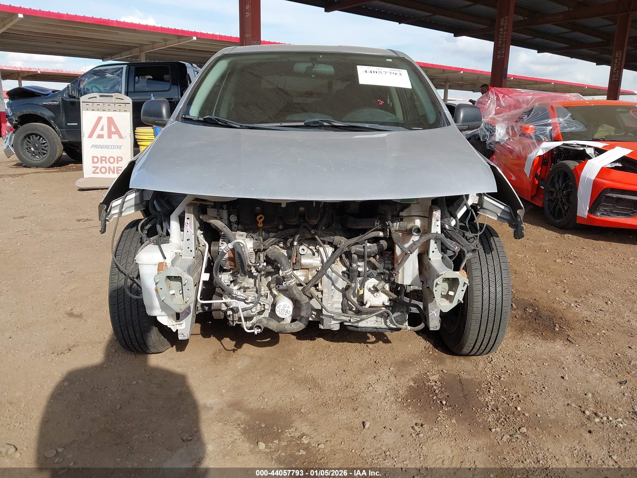 NISSAN VERSA image 6