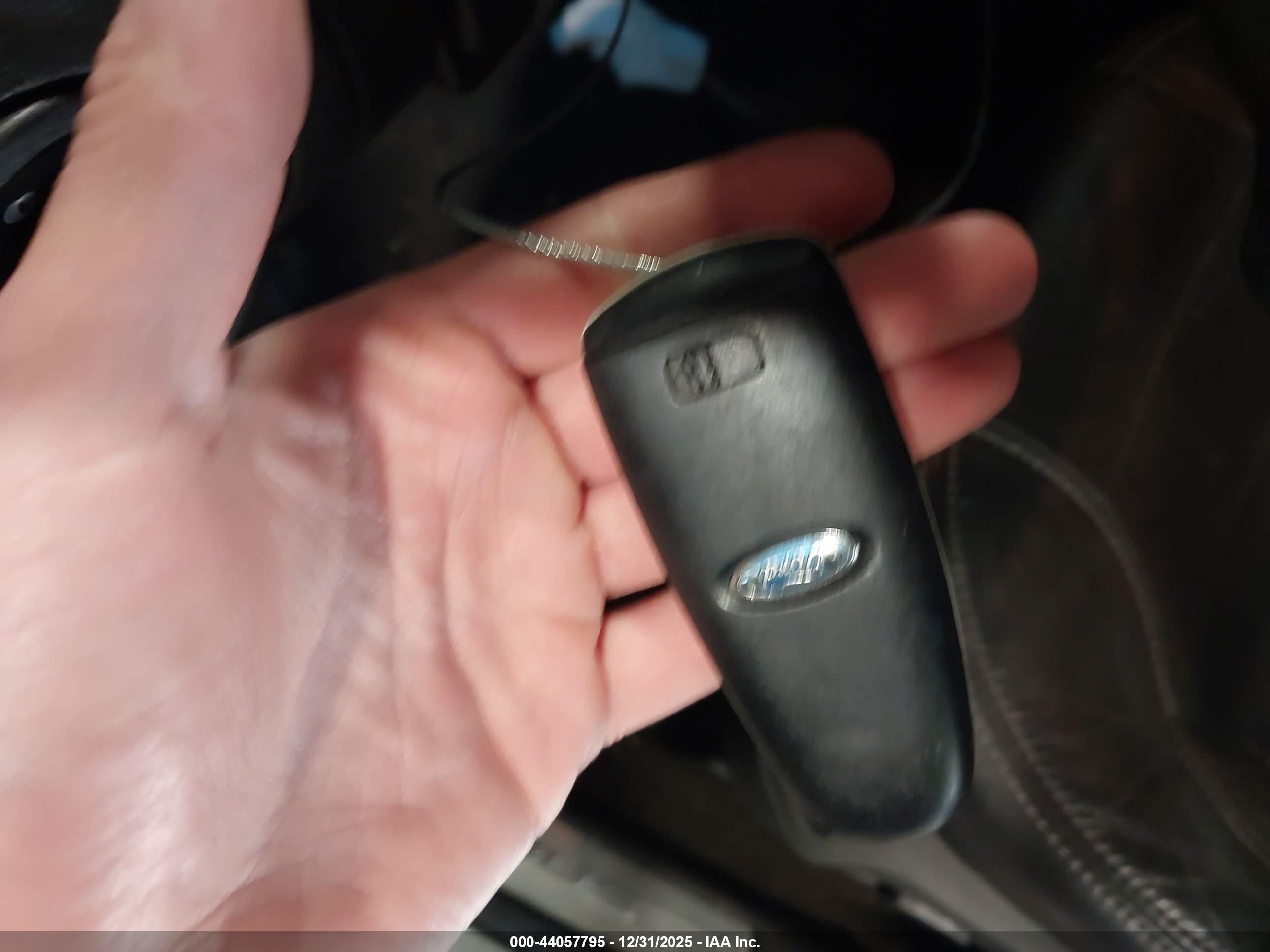 FORD TAURUS image 11