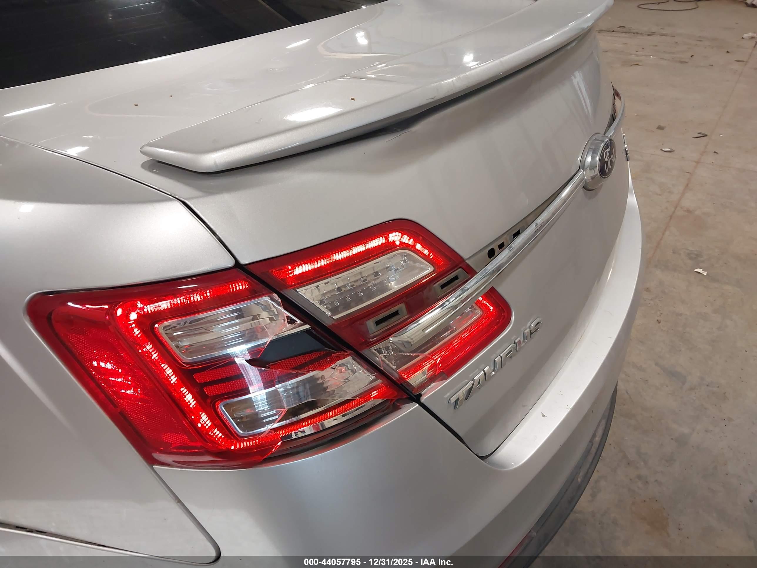 FORD TAURUS image 6