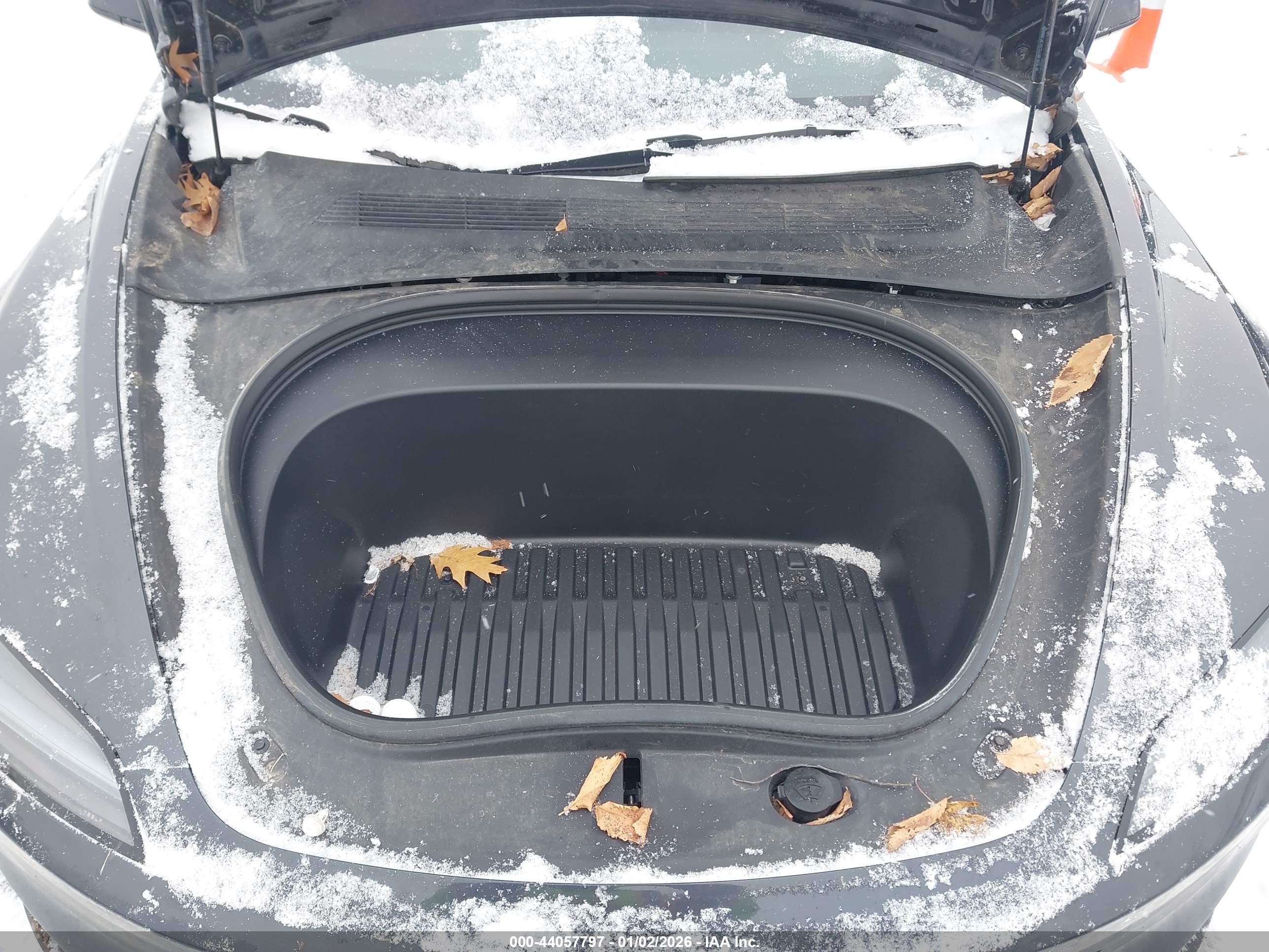 TESLA MODEL image 10