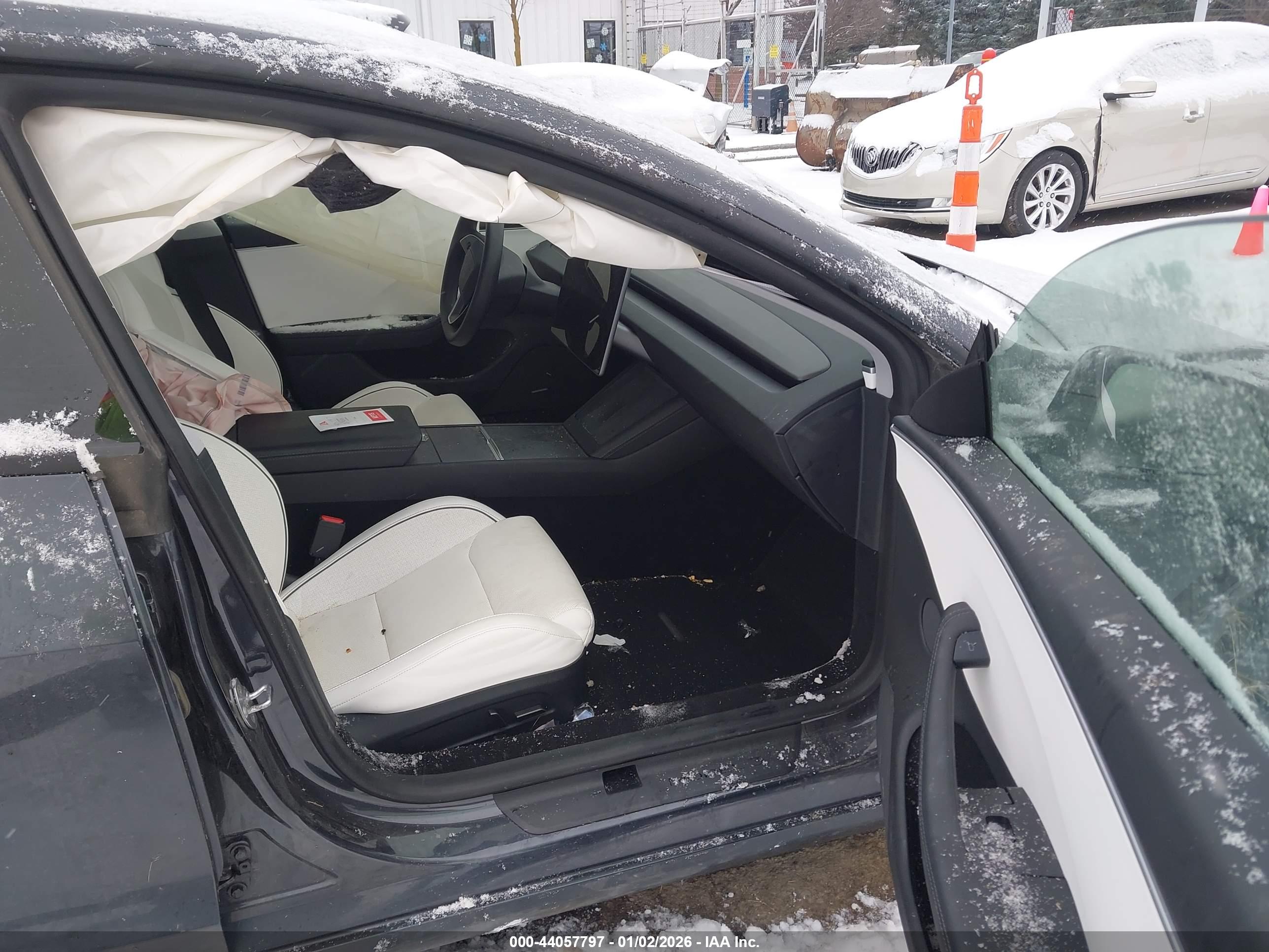TESLA MODEL image 5