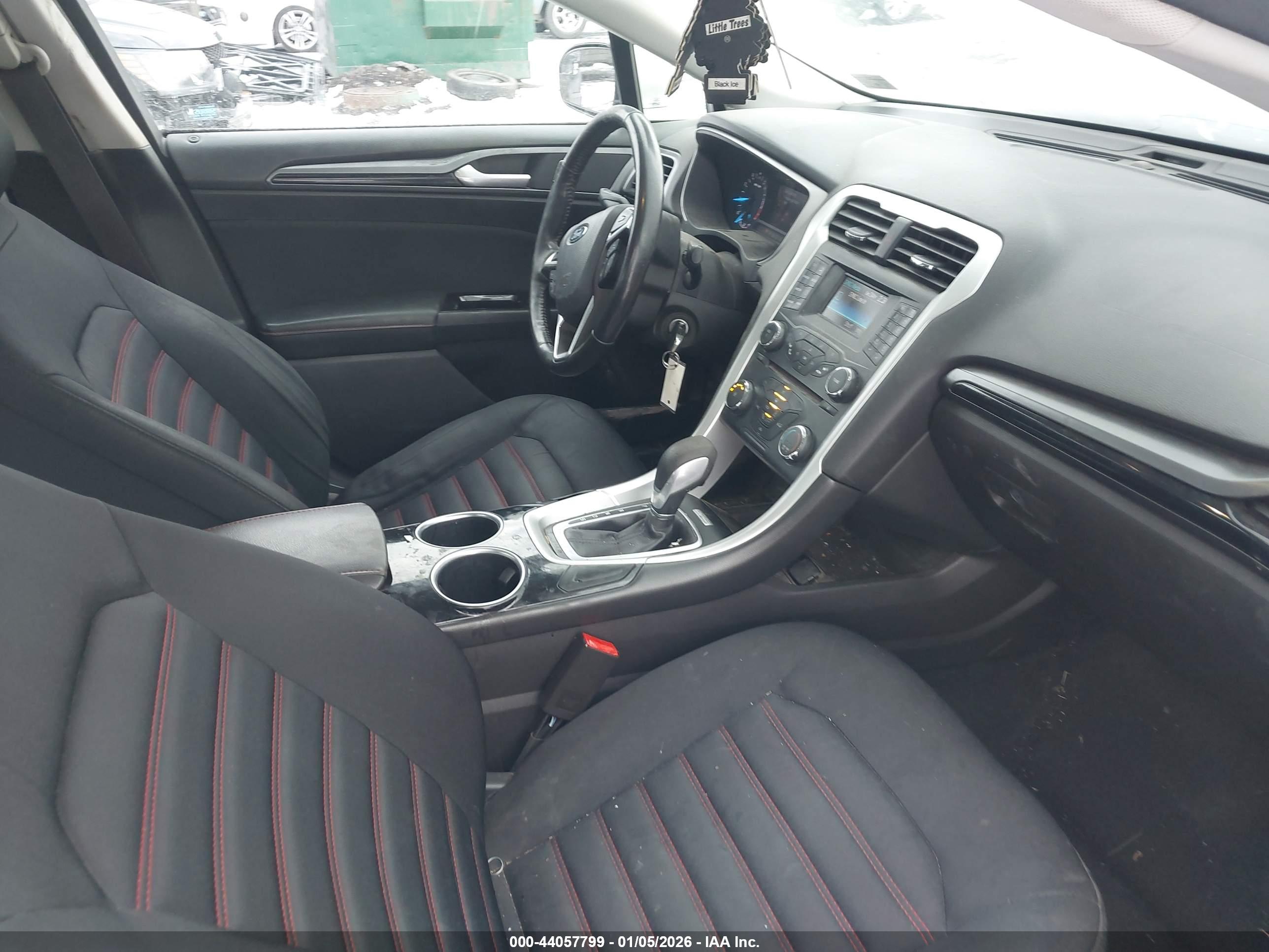 FORD FUSION image 5