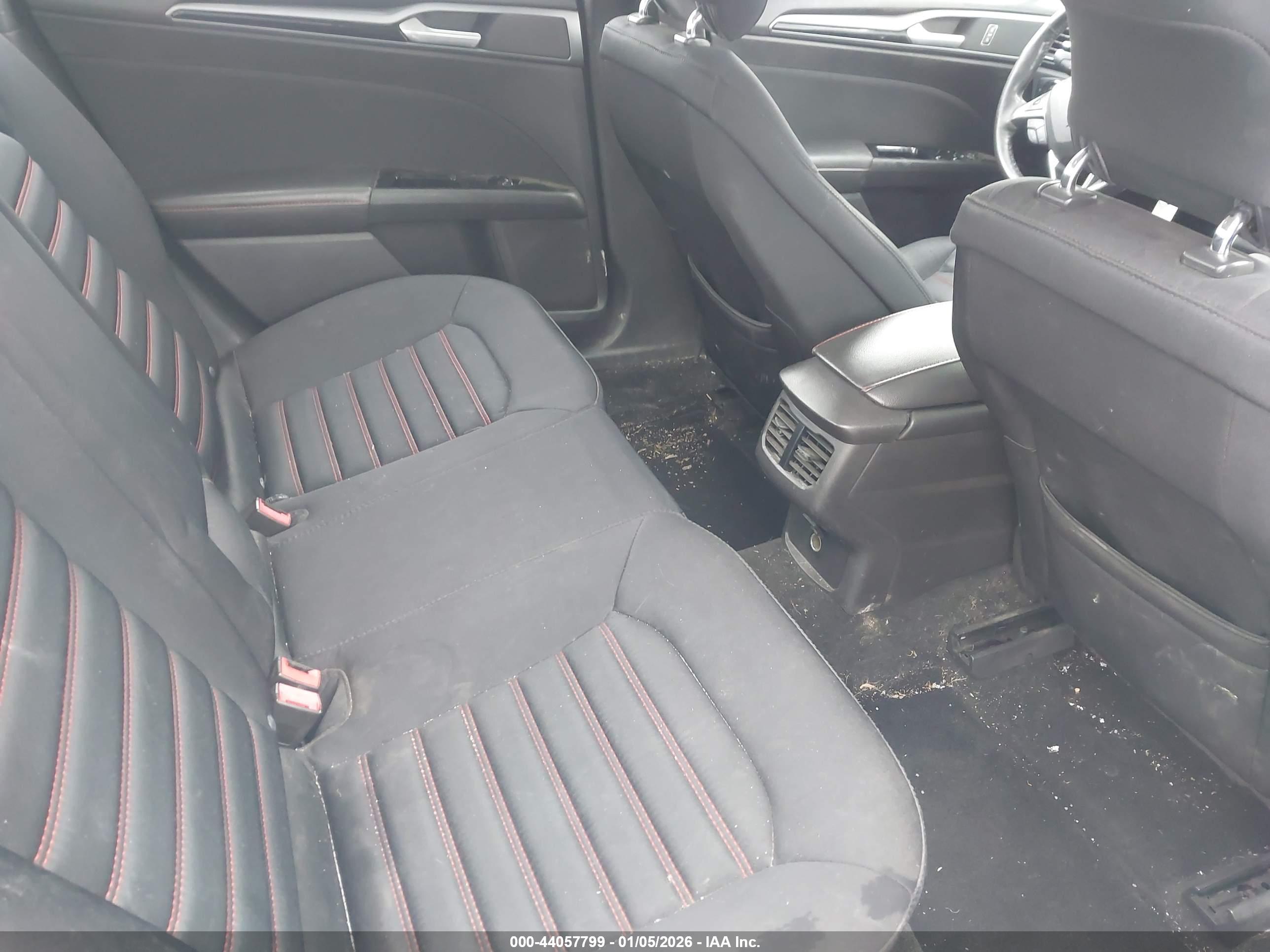 FORD FUSION image 8