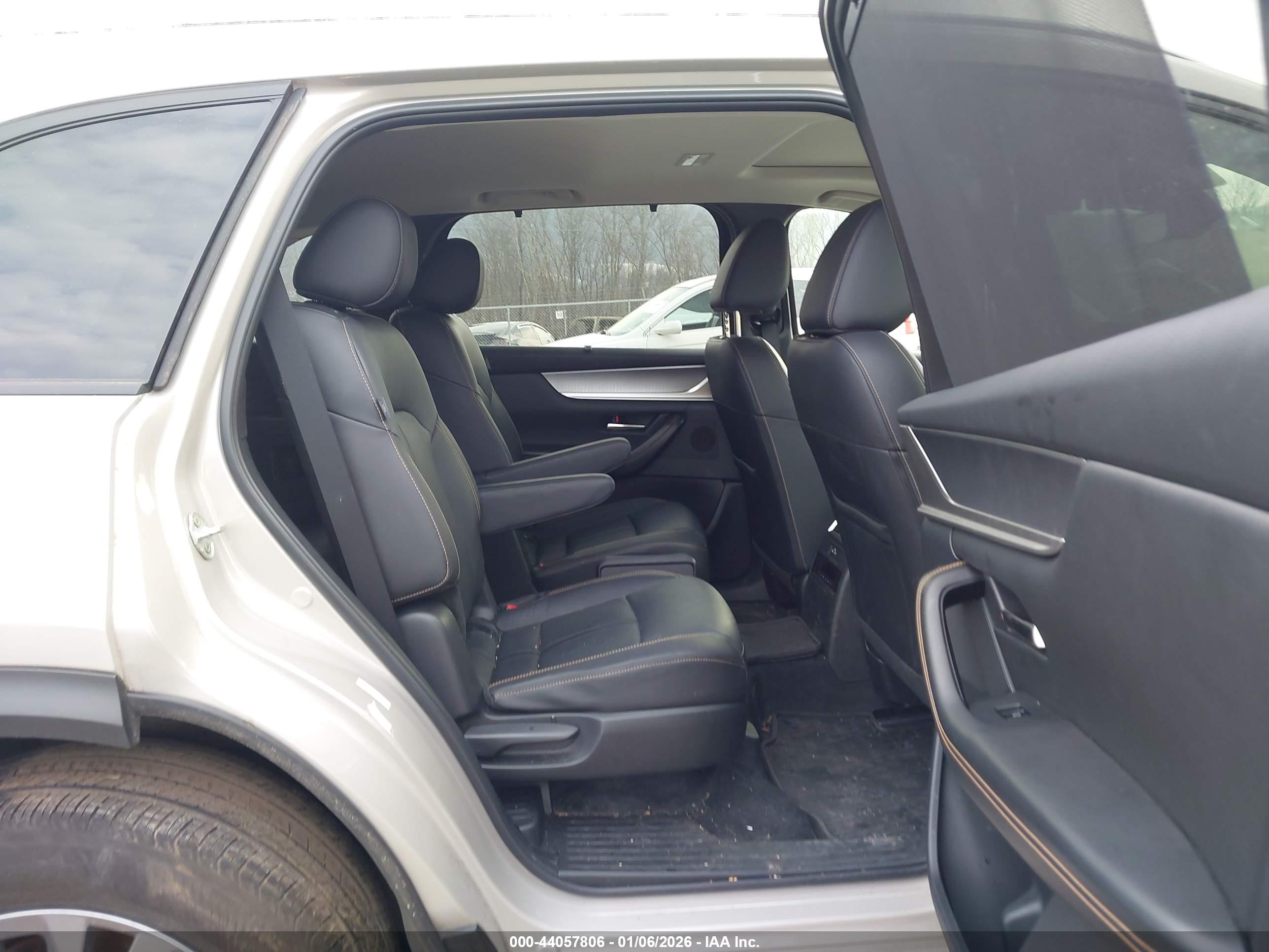 MAZDA CX-90 image 8