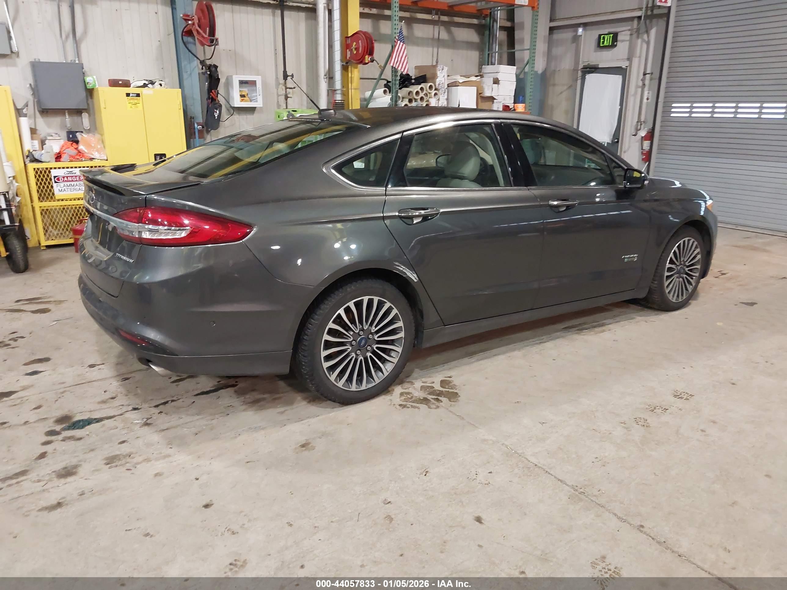 FORD FUSION image 4