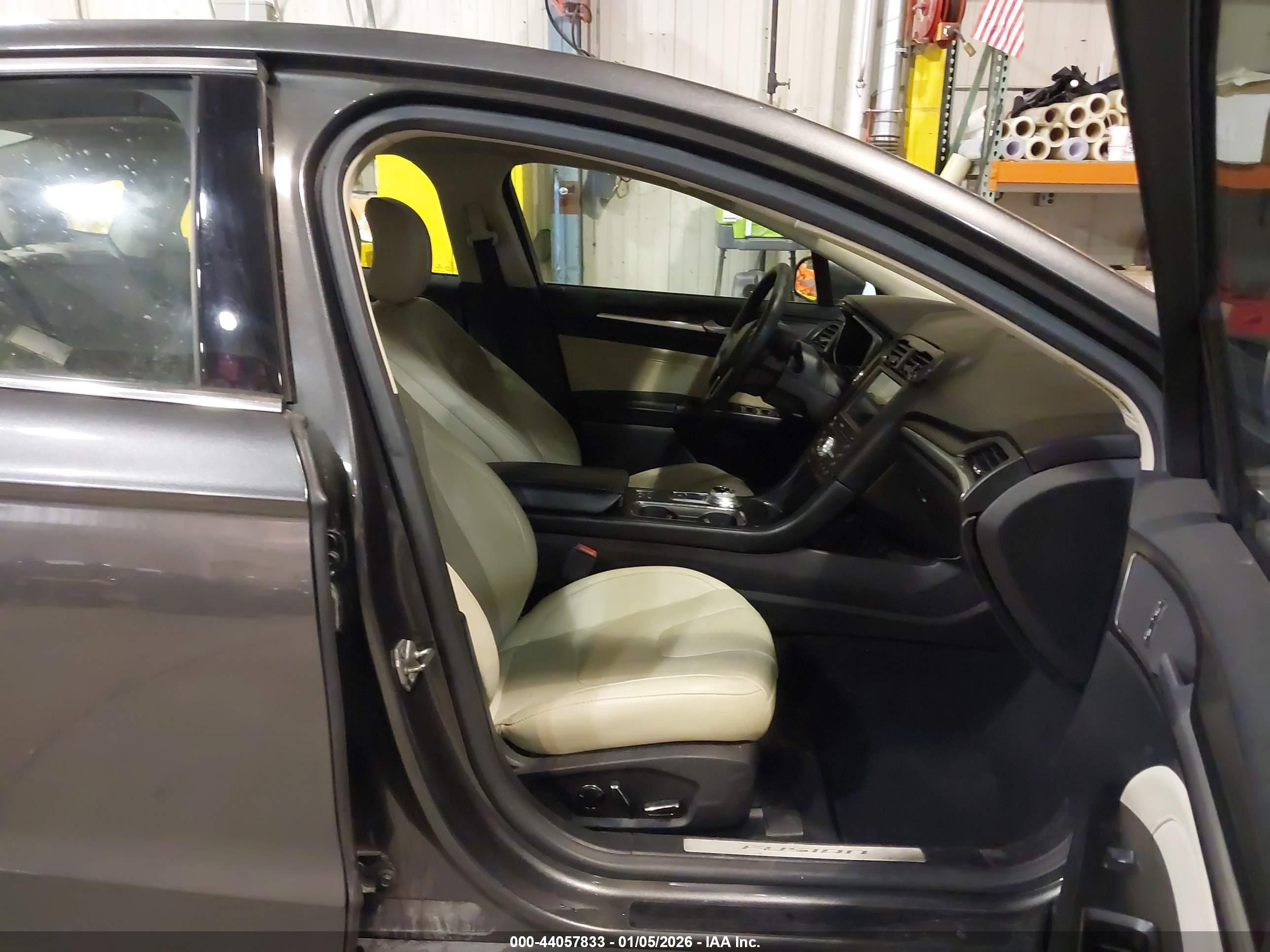 FORD FUSION image 5