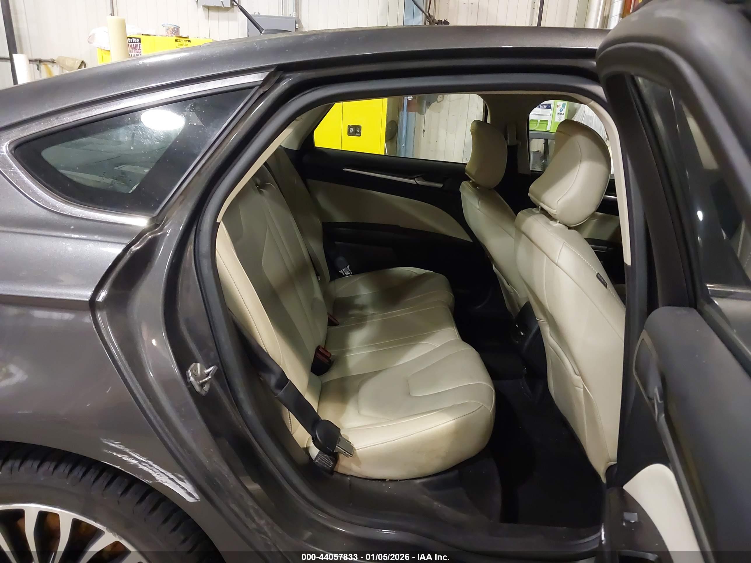 FORD FUSION image 8