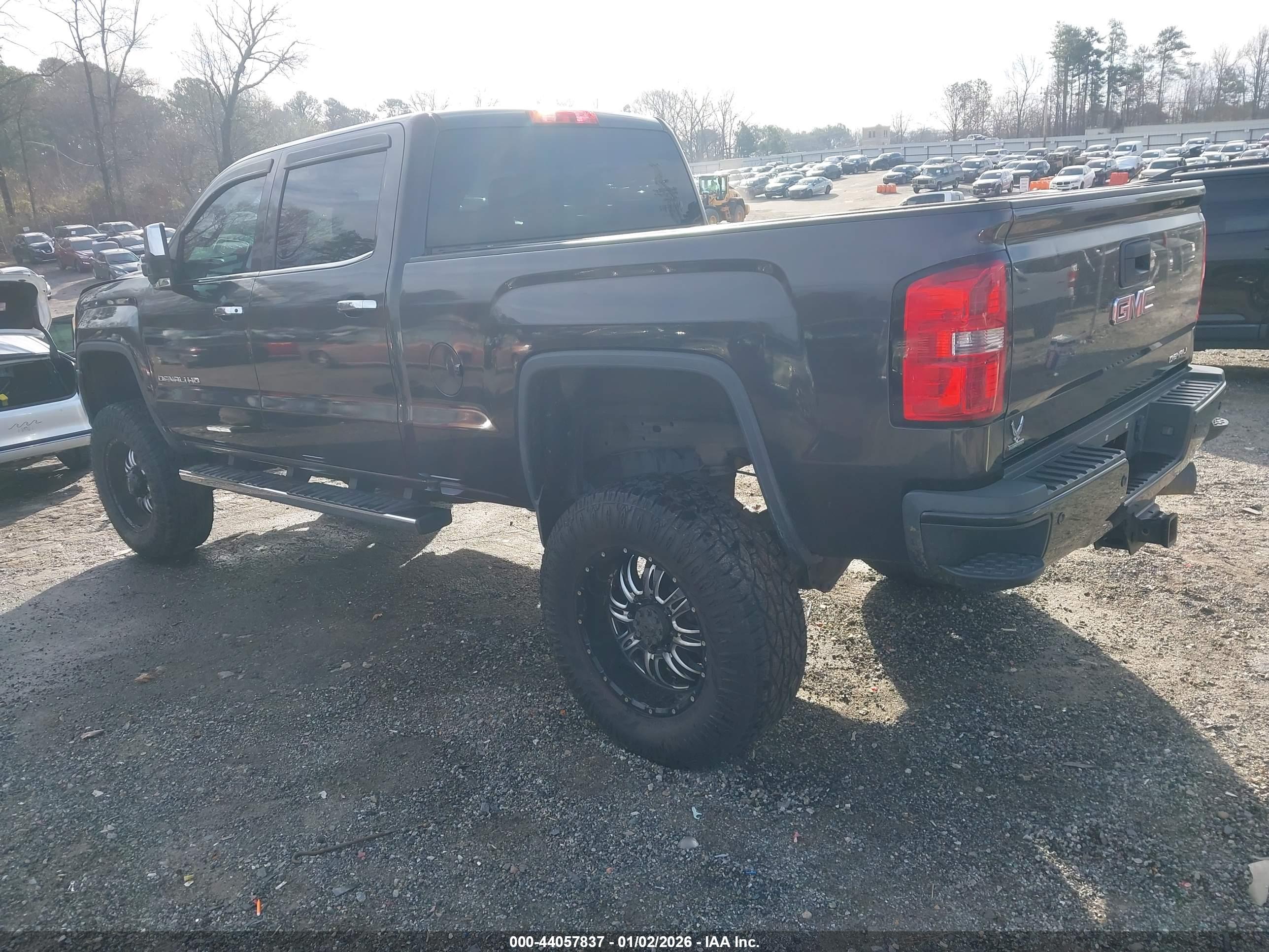 GMC SIERRA image 3