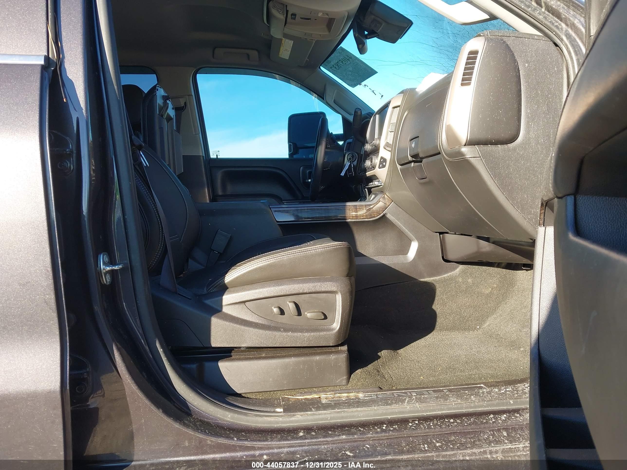 GMC SIERRA image 5