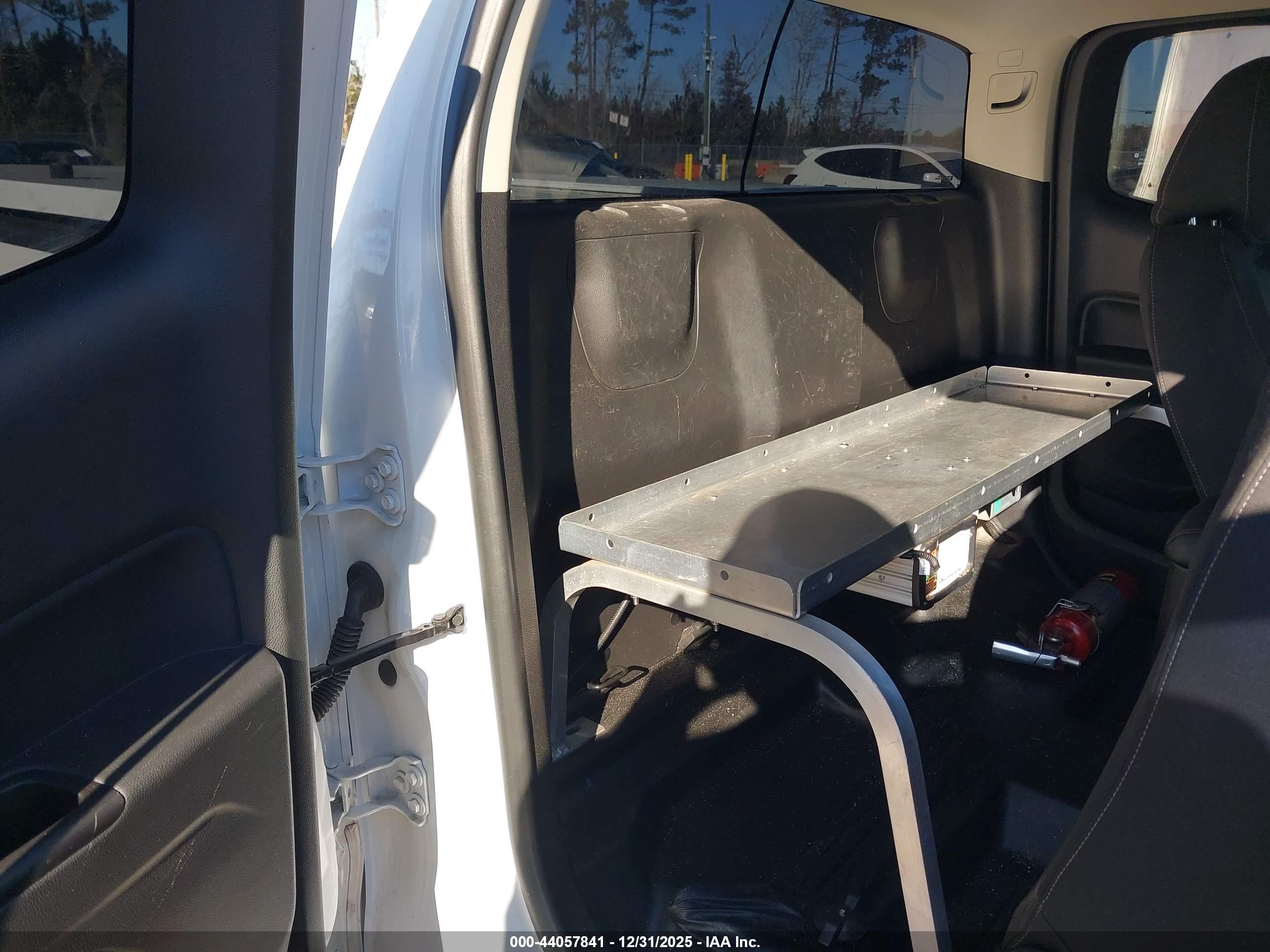 CHEVROLET COLORADO image 8