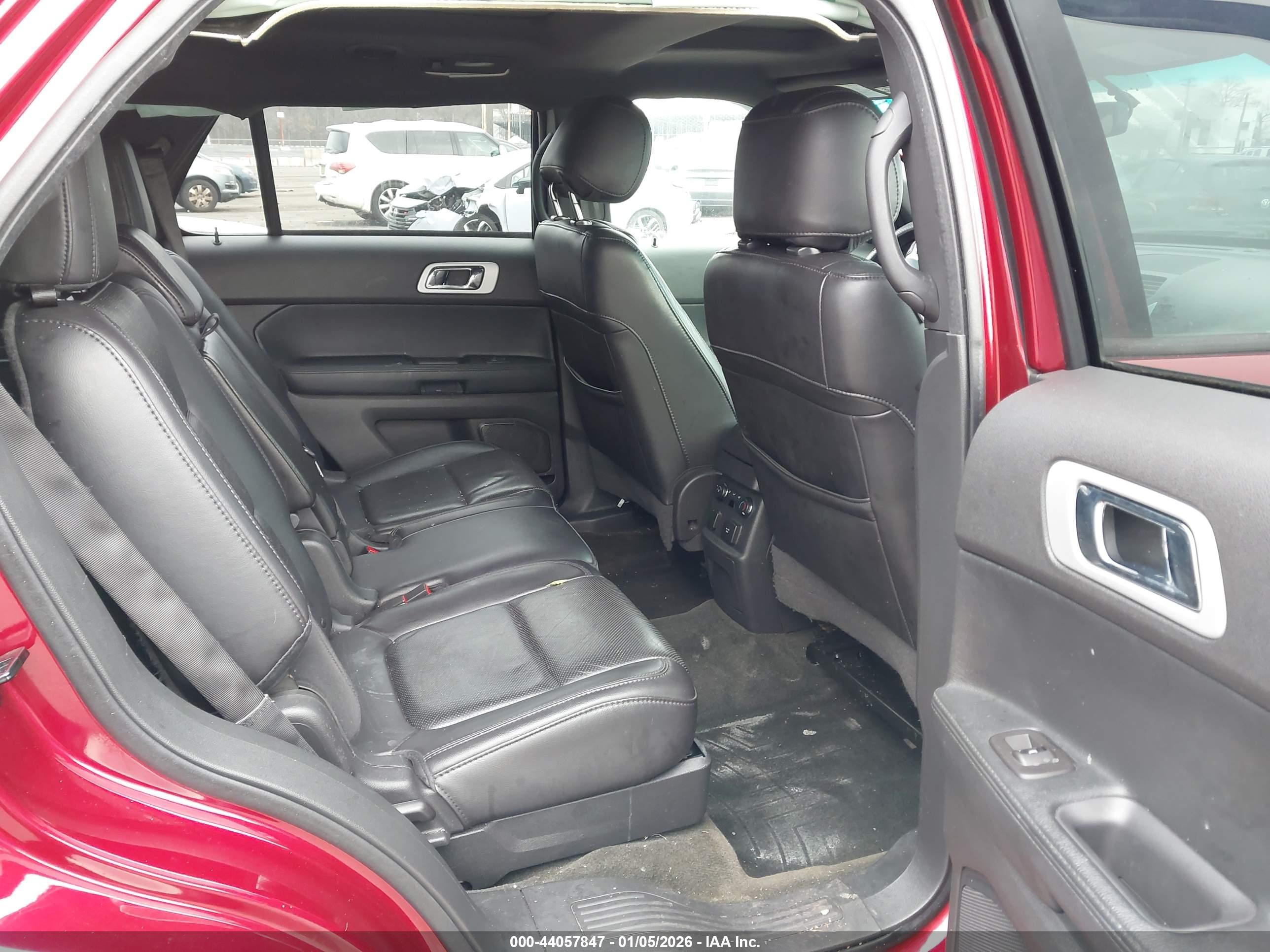 FORD EXPLORER image 8