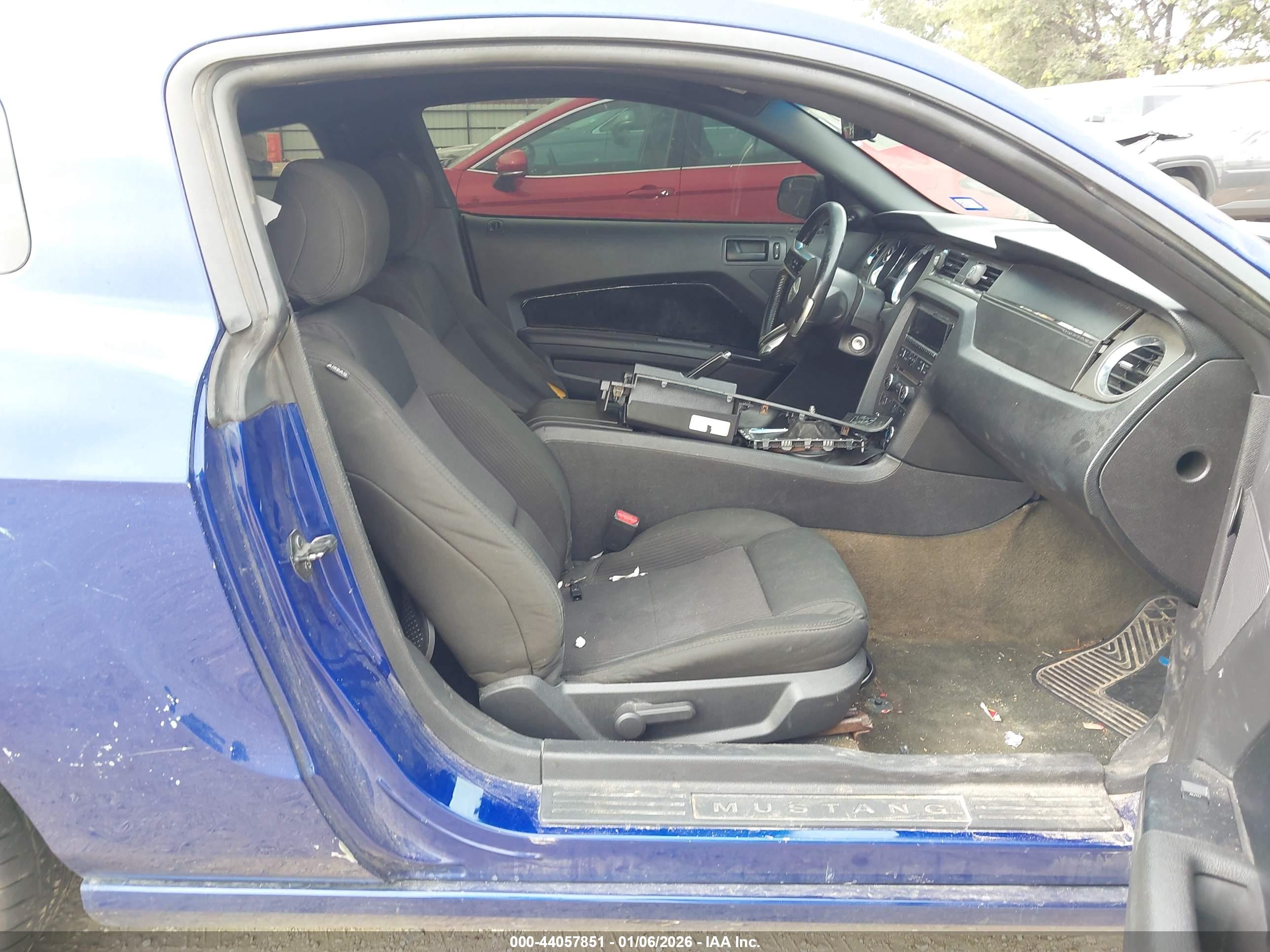 FORD MUSTANG image 5