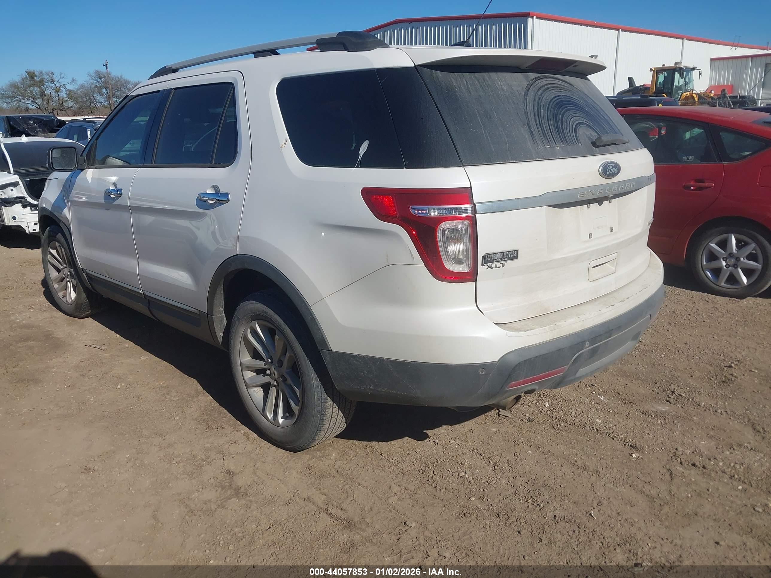 FORD EXPLORER image 3