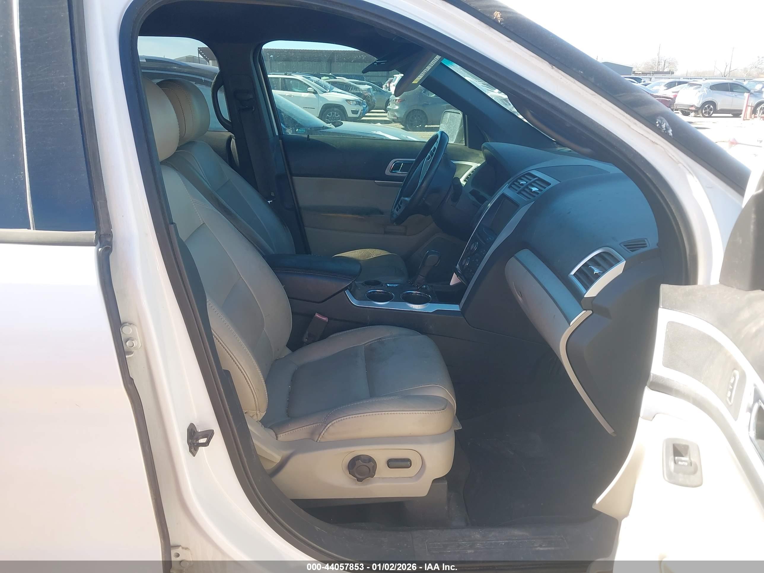 FORD EXPLORER image 5