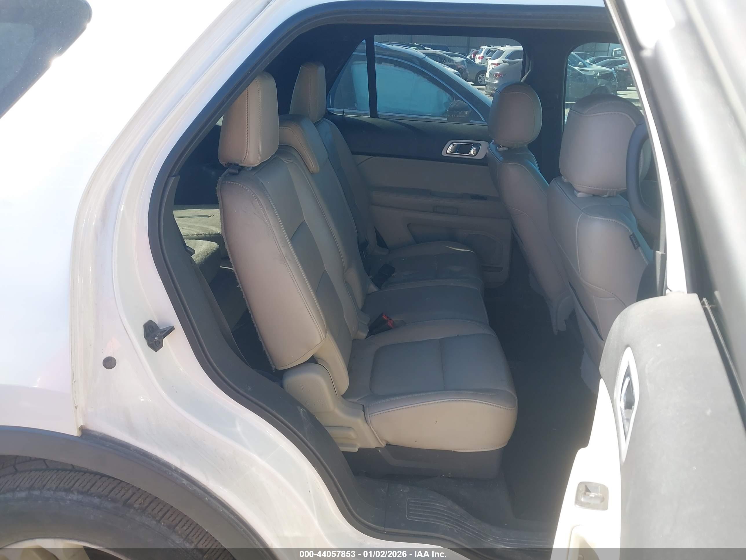 FORD EXPLORER image 8