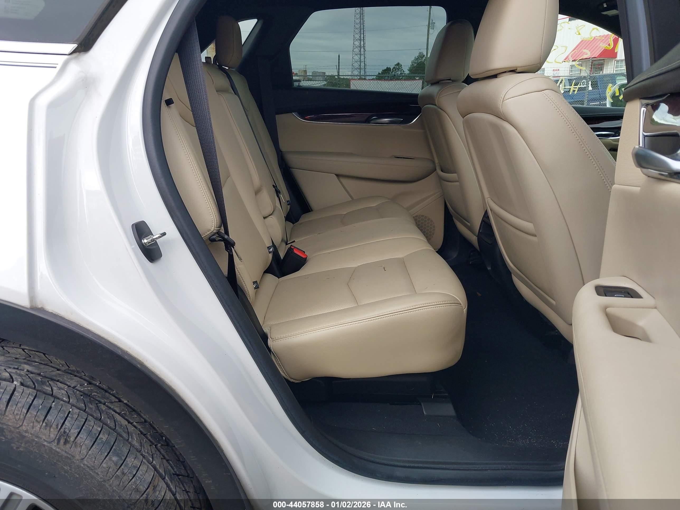 CADILLAC XT5 image 8