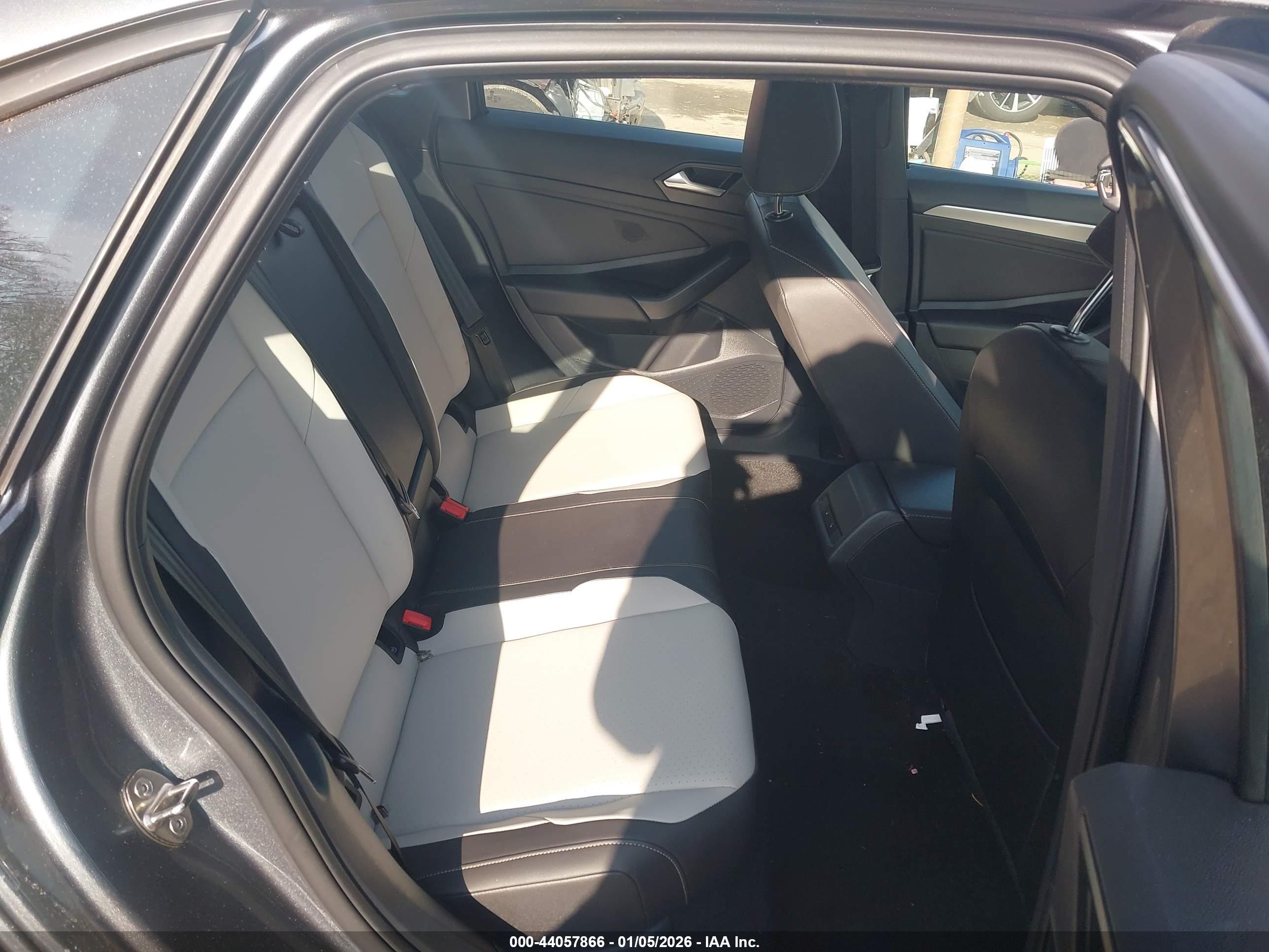 VOLKSWAGEN JETTA image 8