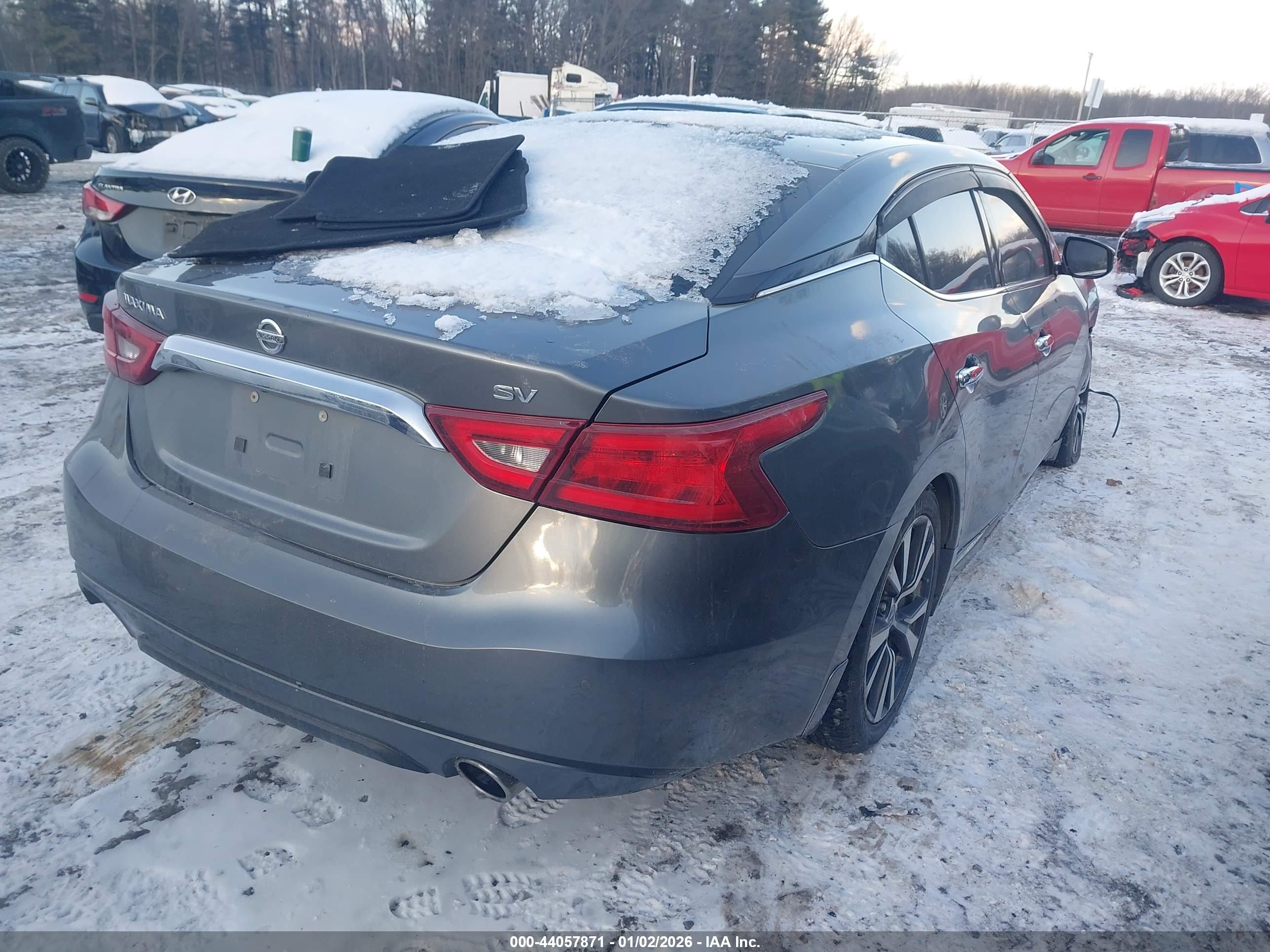 NISSAN MAXIMA image 4